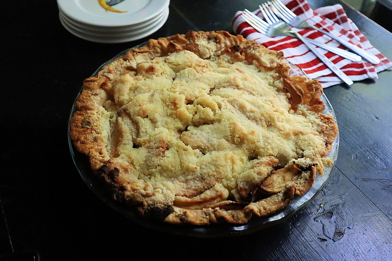 Gretchen's table: An award-winning apple crumb pie | Jefferson City ...