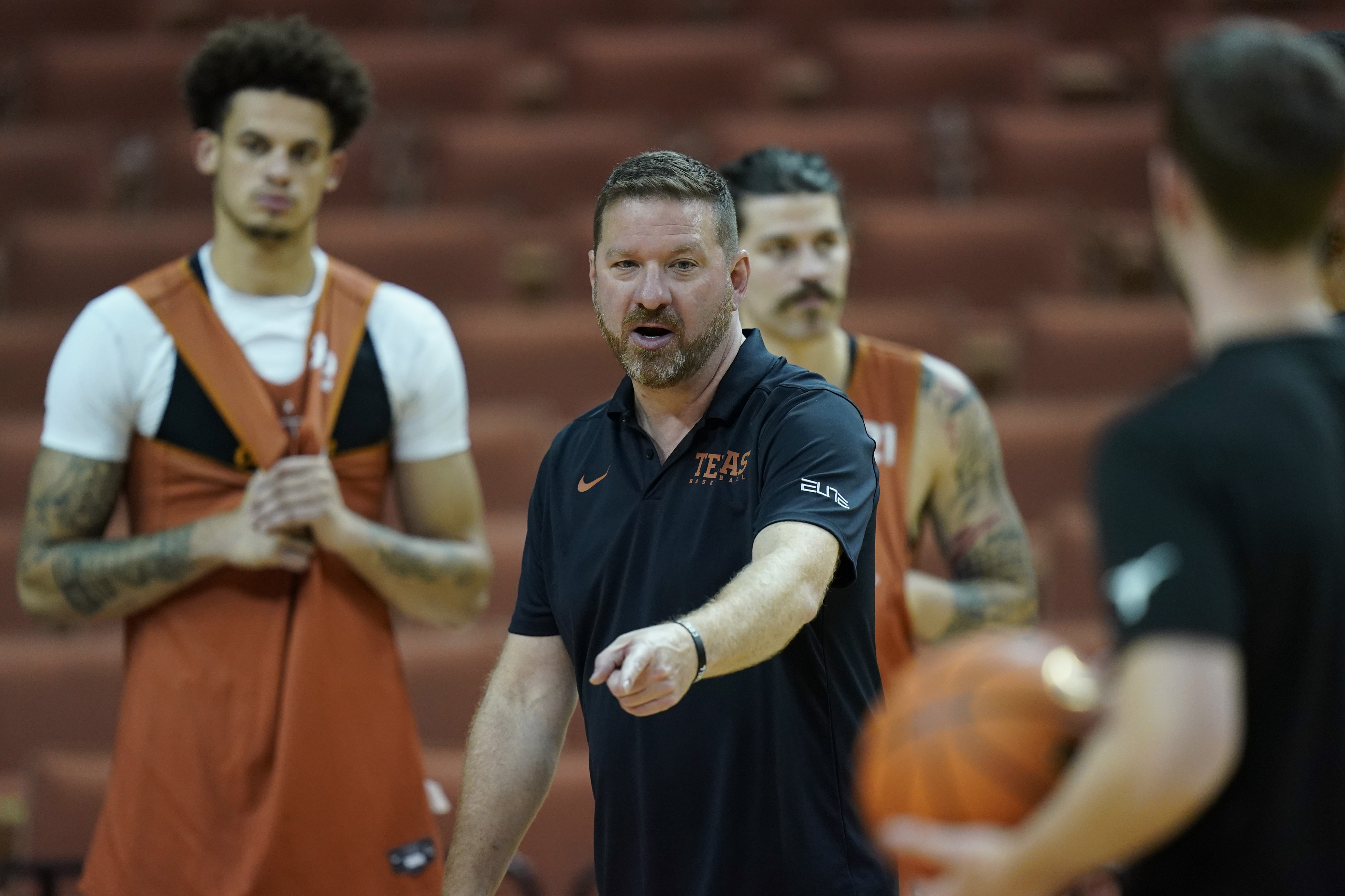 Tipoff: In era of rampant transfers, Texas stands out - Vimarsana News