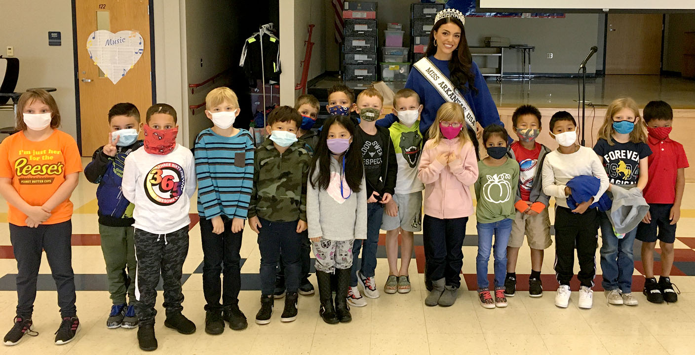 Miss Arkansas USA visits Decatur school, spreads word about reading - Vimarsana News
