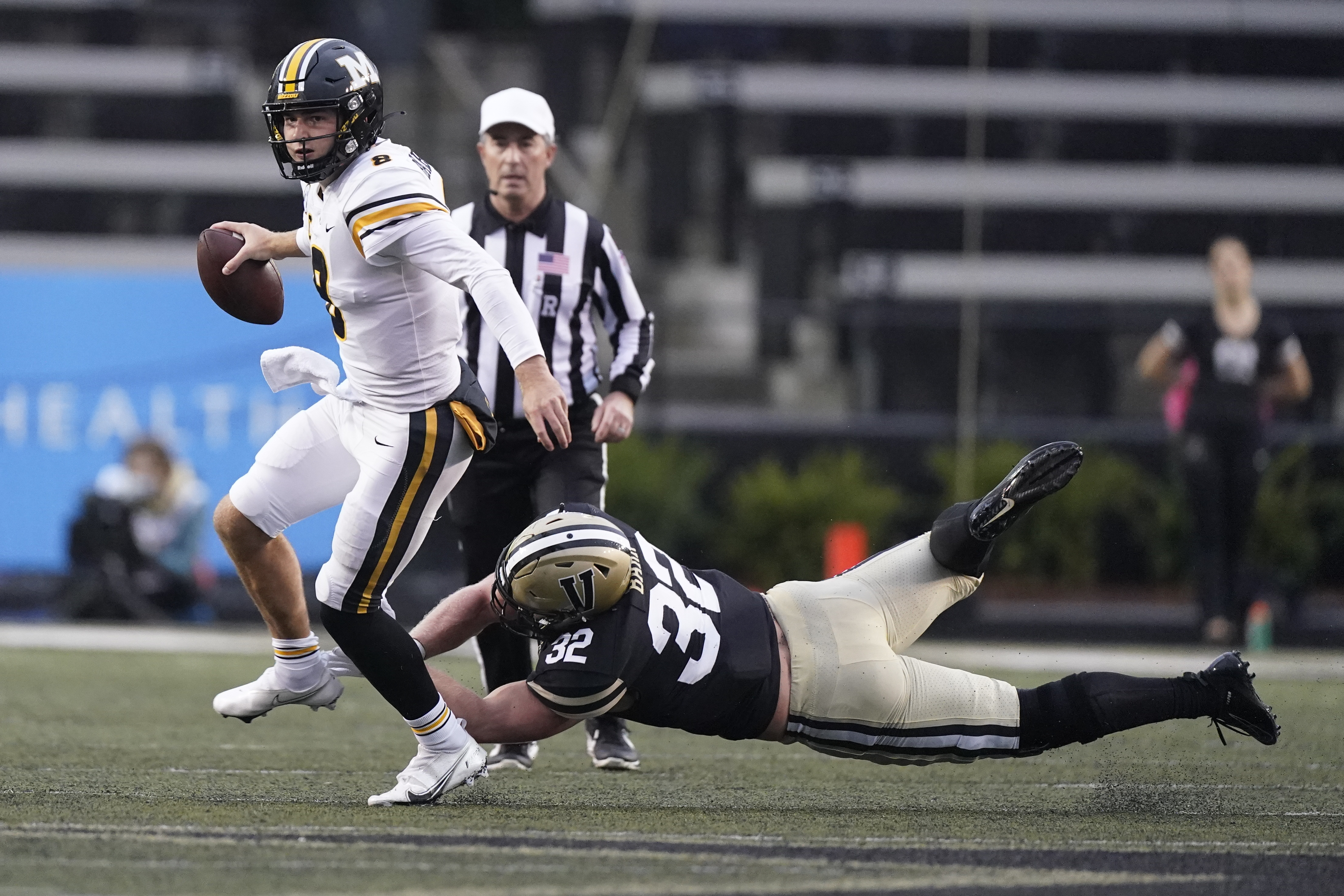Georgia dominates with stout defense - Vimarsana News