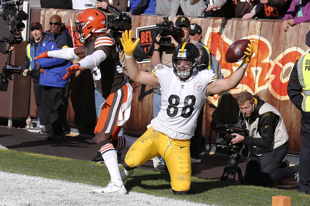 Steelers win despite kicking-game turn