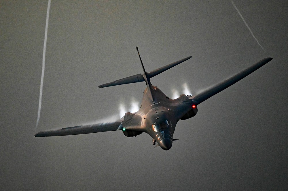 American B-1B Bomber Flies Over Mideast Amid Iran Tensions