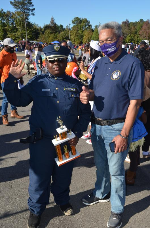 SEARK hosts ‘trunk-or-treat’ event