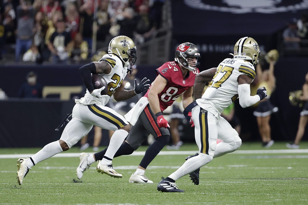 Saints QB Jameis Winston (knee) carted to locker room vs. Bucs