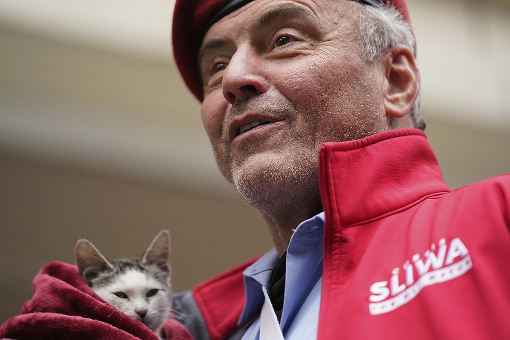 Mayoral candidate Curtis Sliwa talks to reporters with a rescue cat named Gizmo after voting in New York, Tuesday, Nov. 2, 2021. (AP Photo/Seth Wenig)