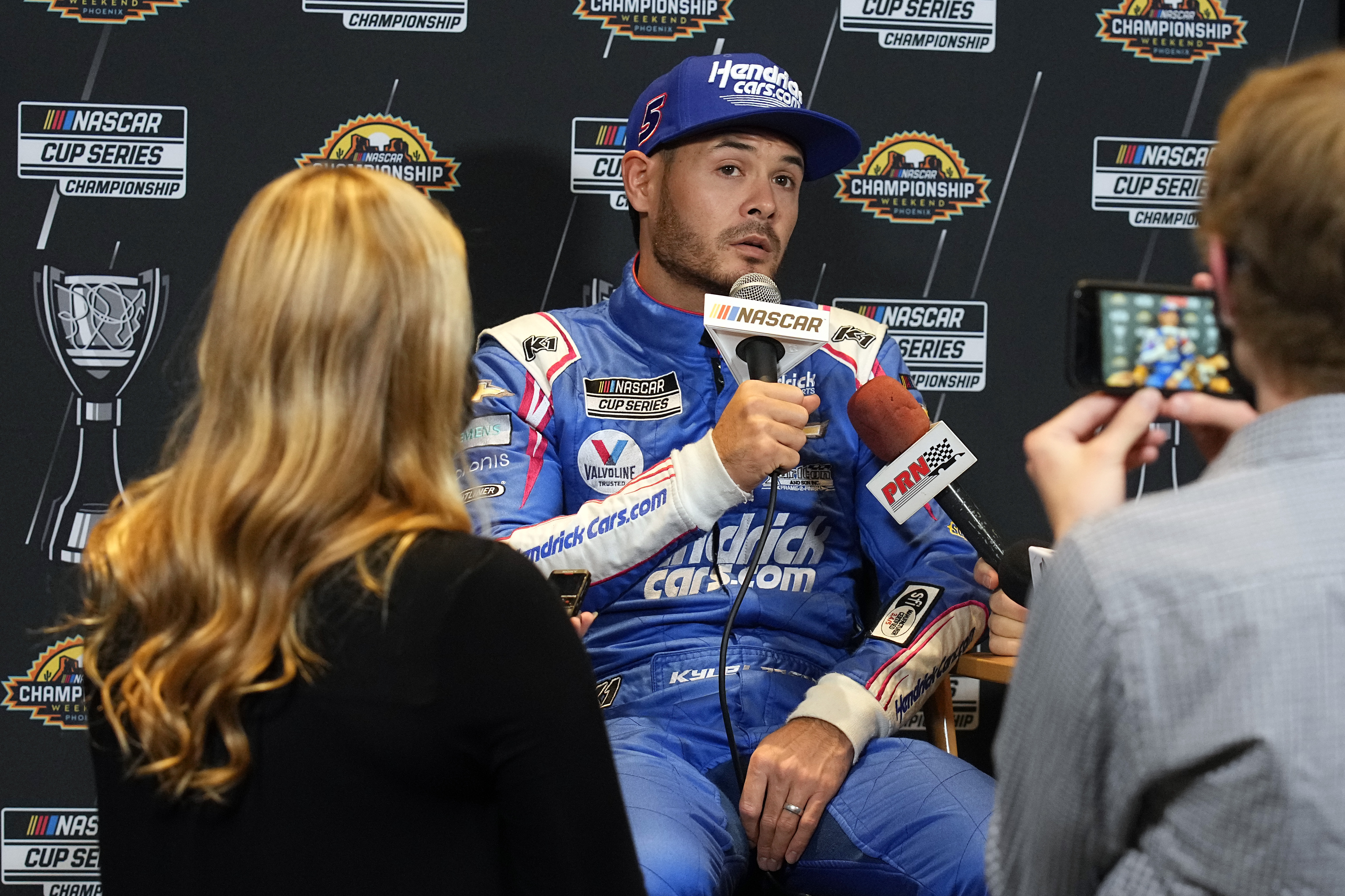 Larson leads contenders in practice - Vimarsana News