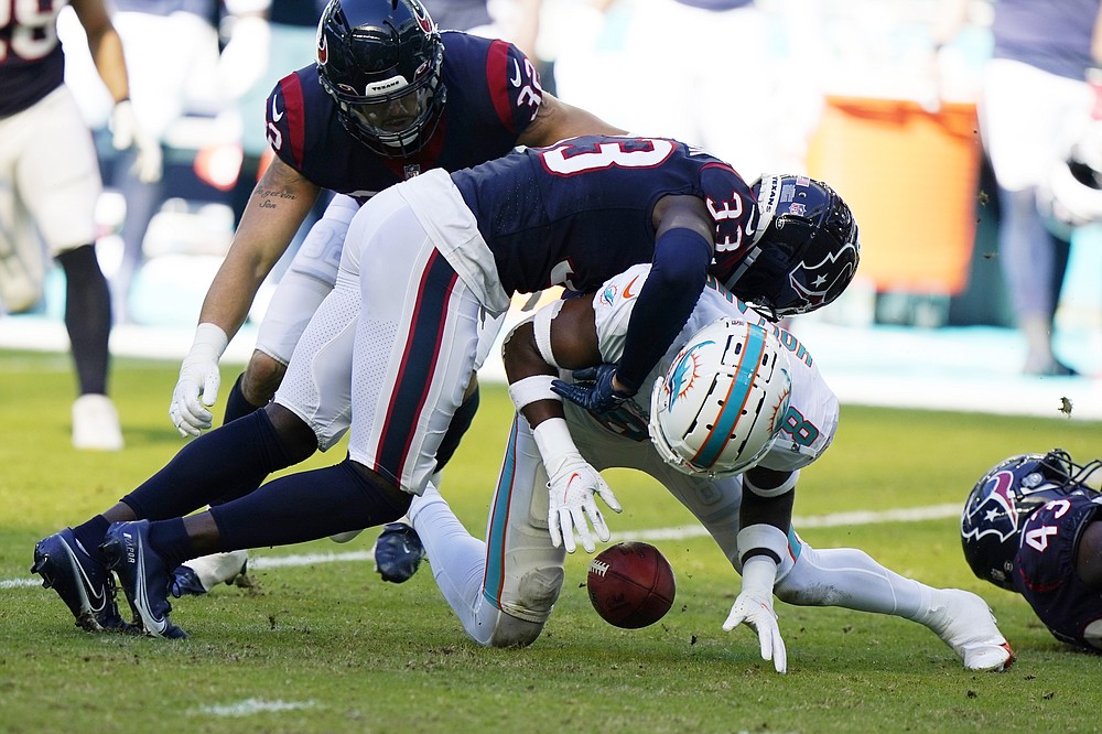 Miami Dolphins safety Jevon Holland (8) defends during an NFL