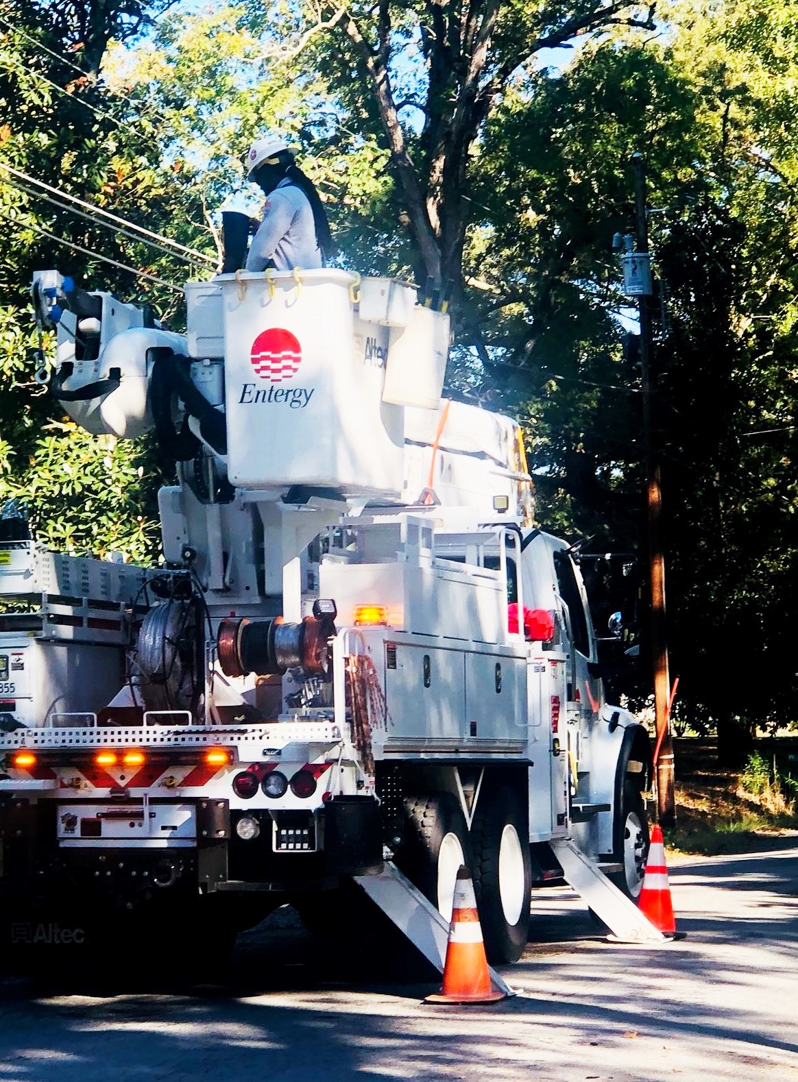 Utility updates lines on White Hall road
