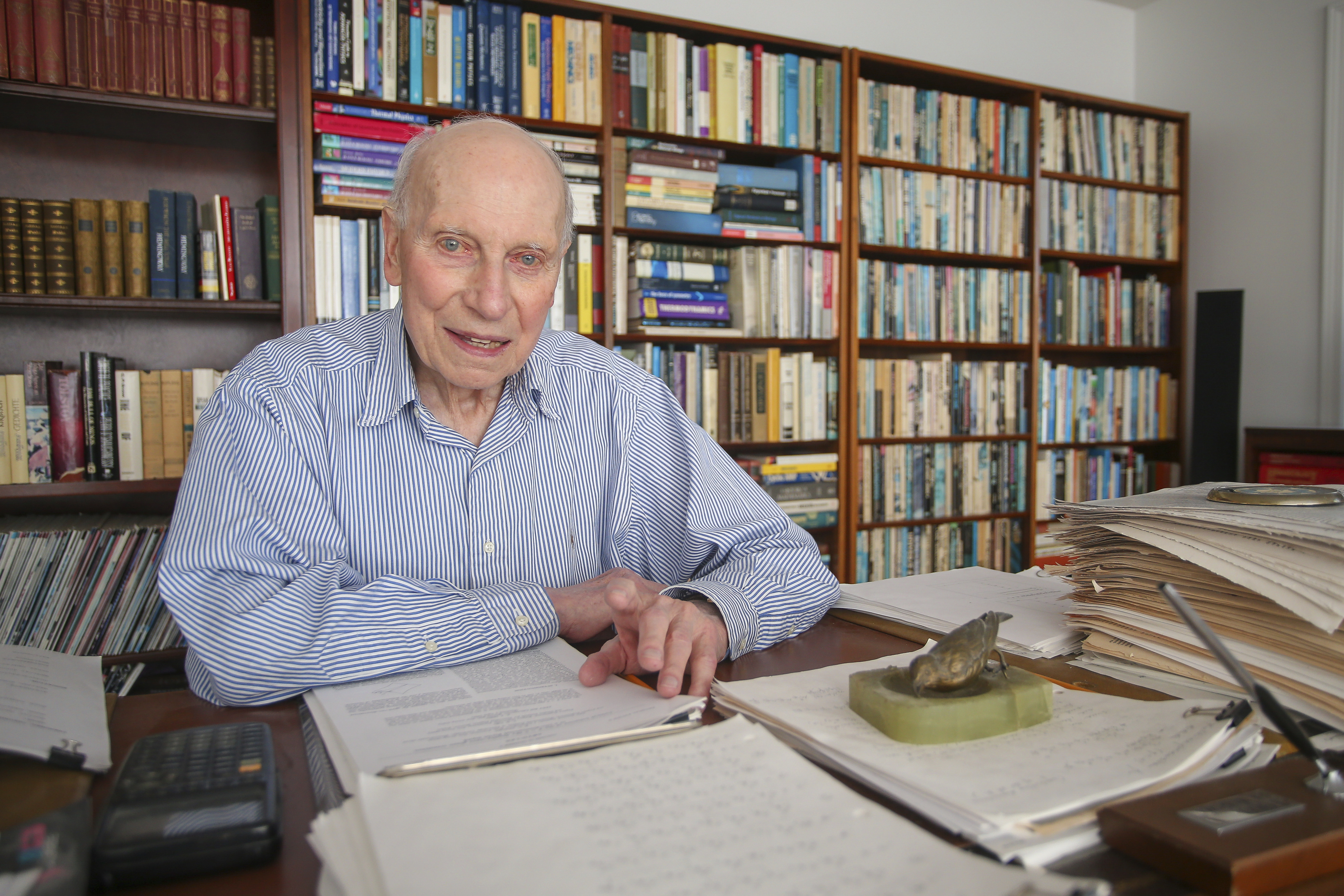 Man earns Ph.D., fulfills dream of being physicist -- at 89 - Vimarsana News