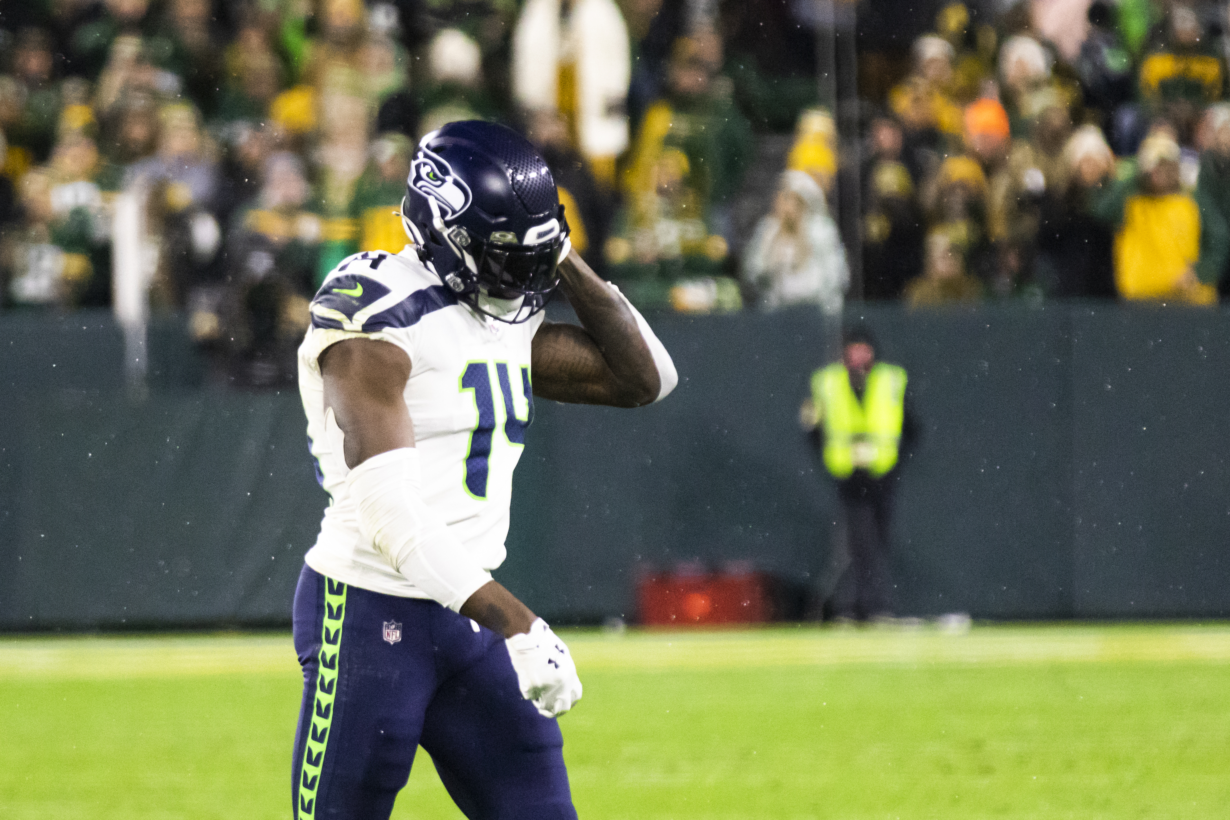 Seahawks' issues more than QB's finger