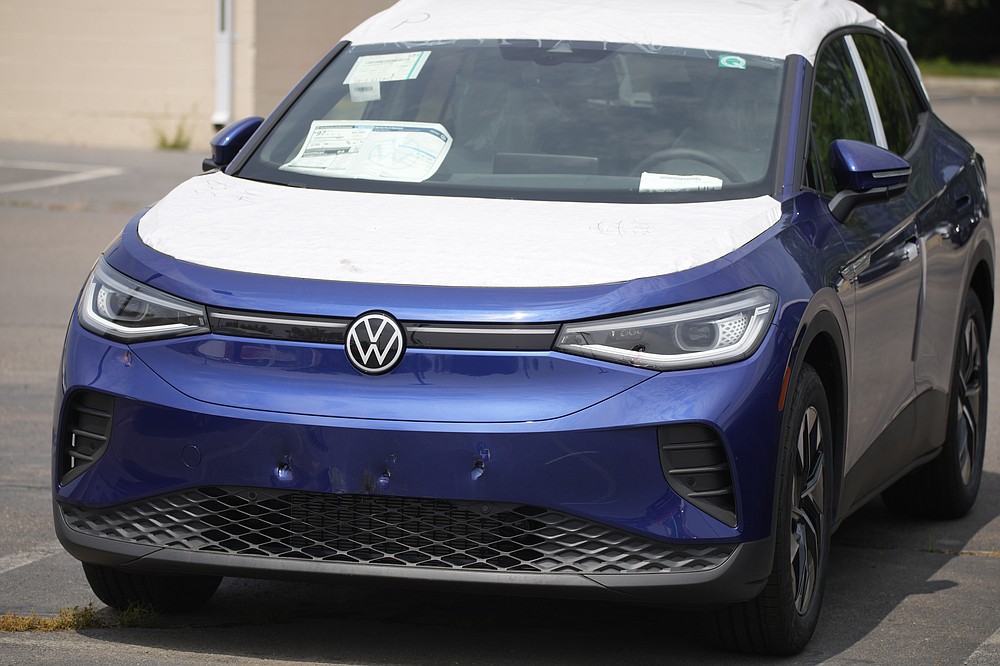 Glitchy features dent electric SUV reliability, survey finds