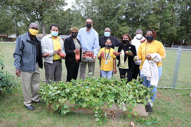 A University of Arkansas at Pine Bluff program supports Jefferson County grandparents. Participants harvesting sweet potatoes are, from left, Obadiah Njue, Ph.D; Sathish Ponniah, Ph.D; project founder Karleah Harris, Ph.D; Kevin Harris, Johnny Jynes, Kenlei Monk, Marilyn Bailey, Ed.D; Eddie Johnson and Arkeana Johnson. (Special to The Commercial/University of Arkansas at Pine Bluff)