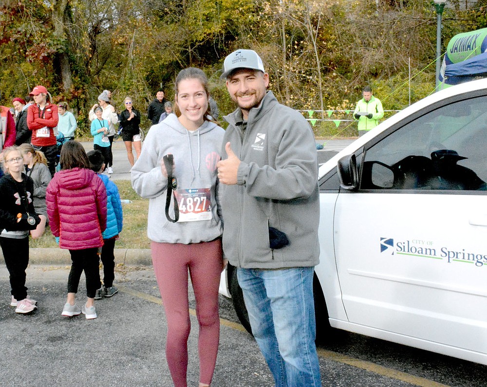 Marc Hayot/Herald-Leader Shayla Conley (left) receives the second place medal from Daniel Ingram for Best Female Runner Overall with a time of 23:09. Conley finished the Turkey Trot 13th overall.