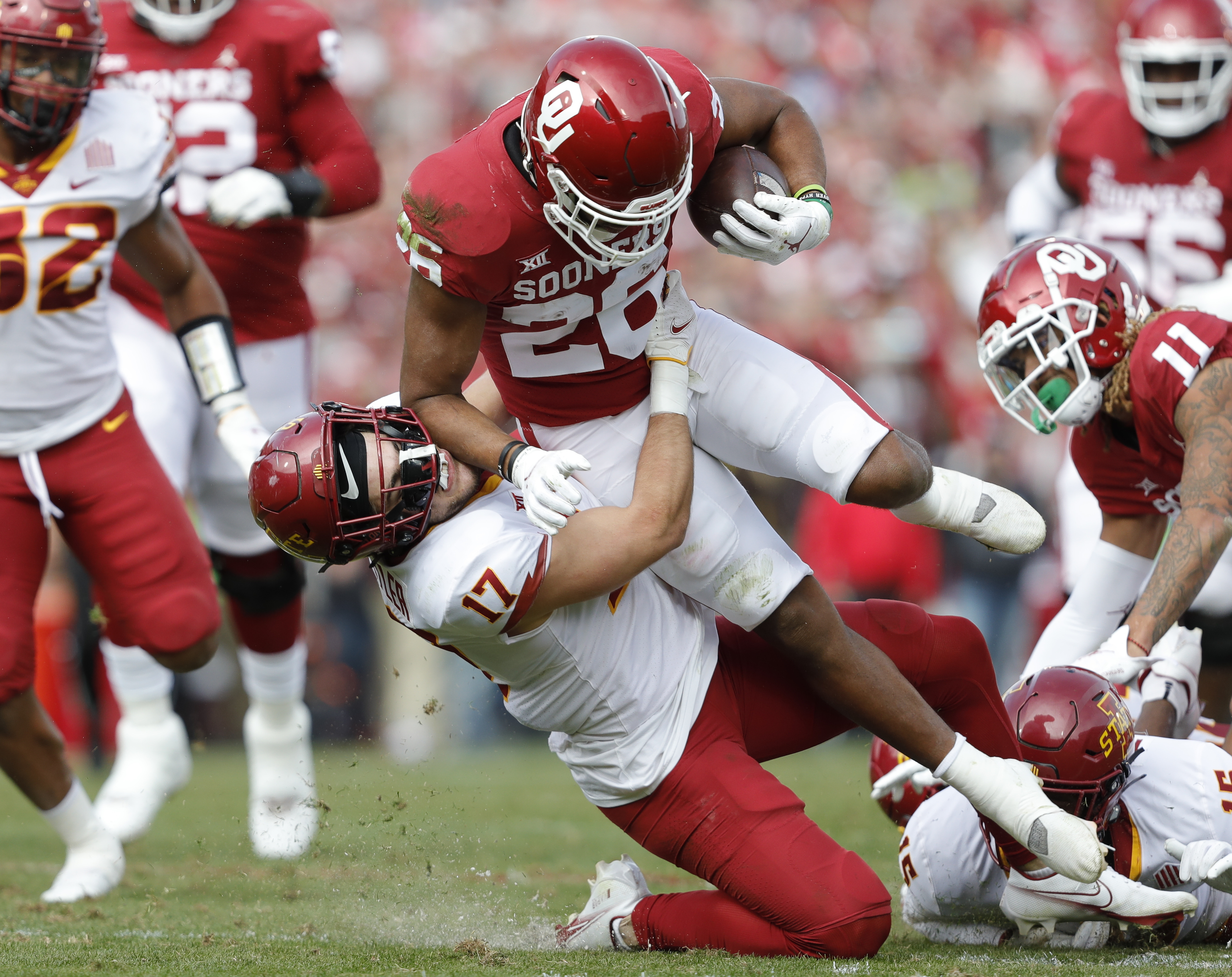 Caleb Williams leads No. 12 Oklahoma past Iowa State, 28-21 - Vimarsana News