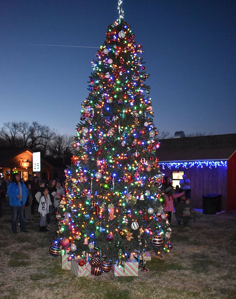 PHOTO PROVIDED BY DALANA FULLER Pineville's Christmas tree at the 2020 Lighted Christmas Parade event. Community members gather around the tree as they count down the square's Christmas lights turning on.