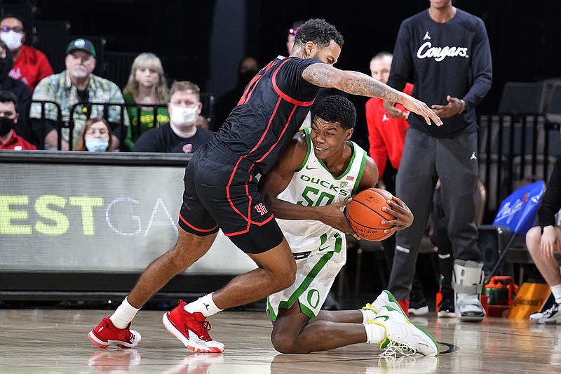 Houston guard Kyler Edwards pressures Oregon forward Eric Williams Jr. (50) in the first half during an NCAA college basketball game at the Maui Invitational in Las Vegas, Wednesday, Nov. 24, 2021. (AP Photo/Rick Scuteri)