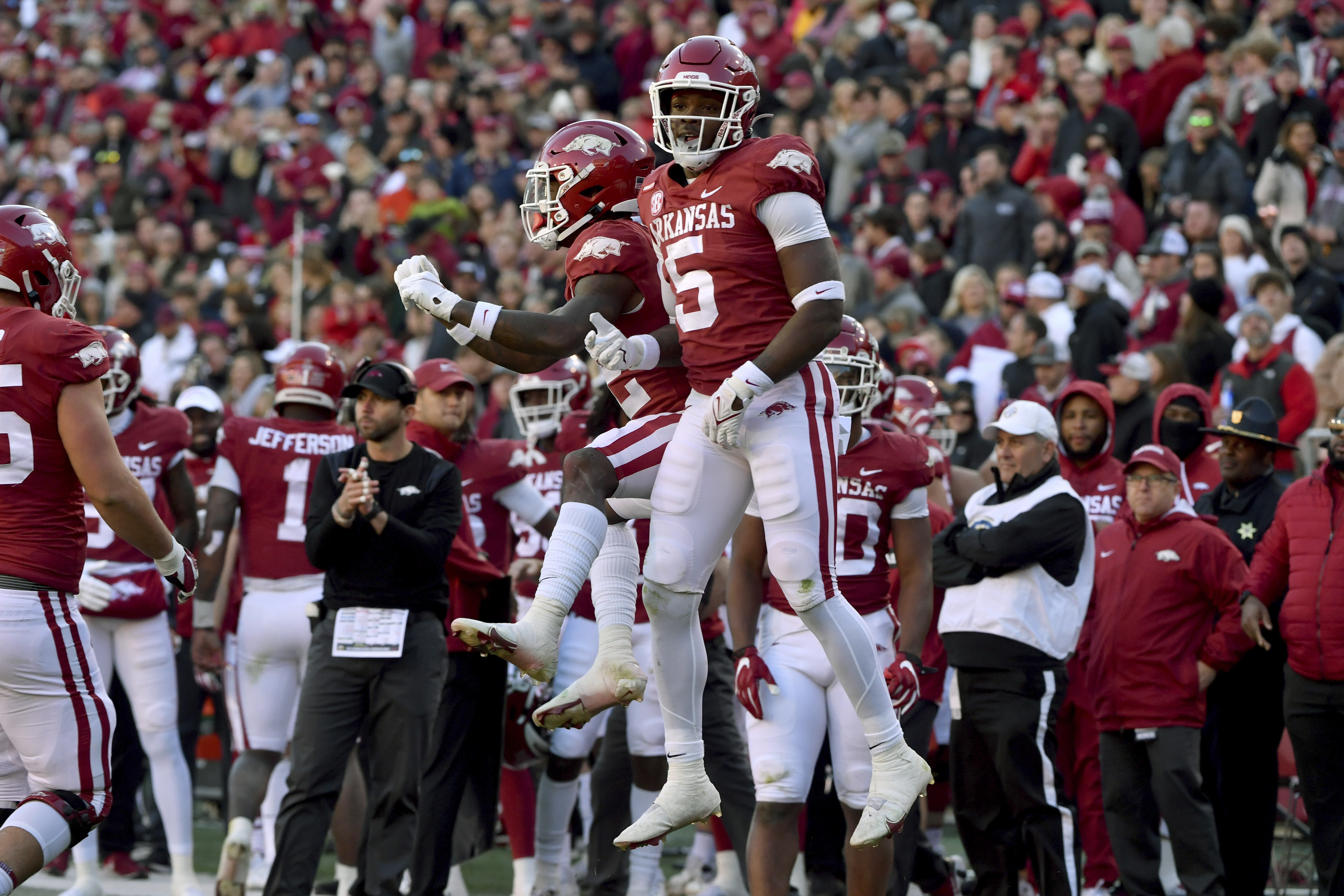 No. 25 Arkansas beats Missouri, caps best season since 2011 - Vimarsana News