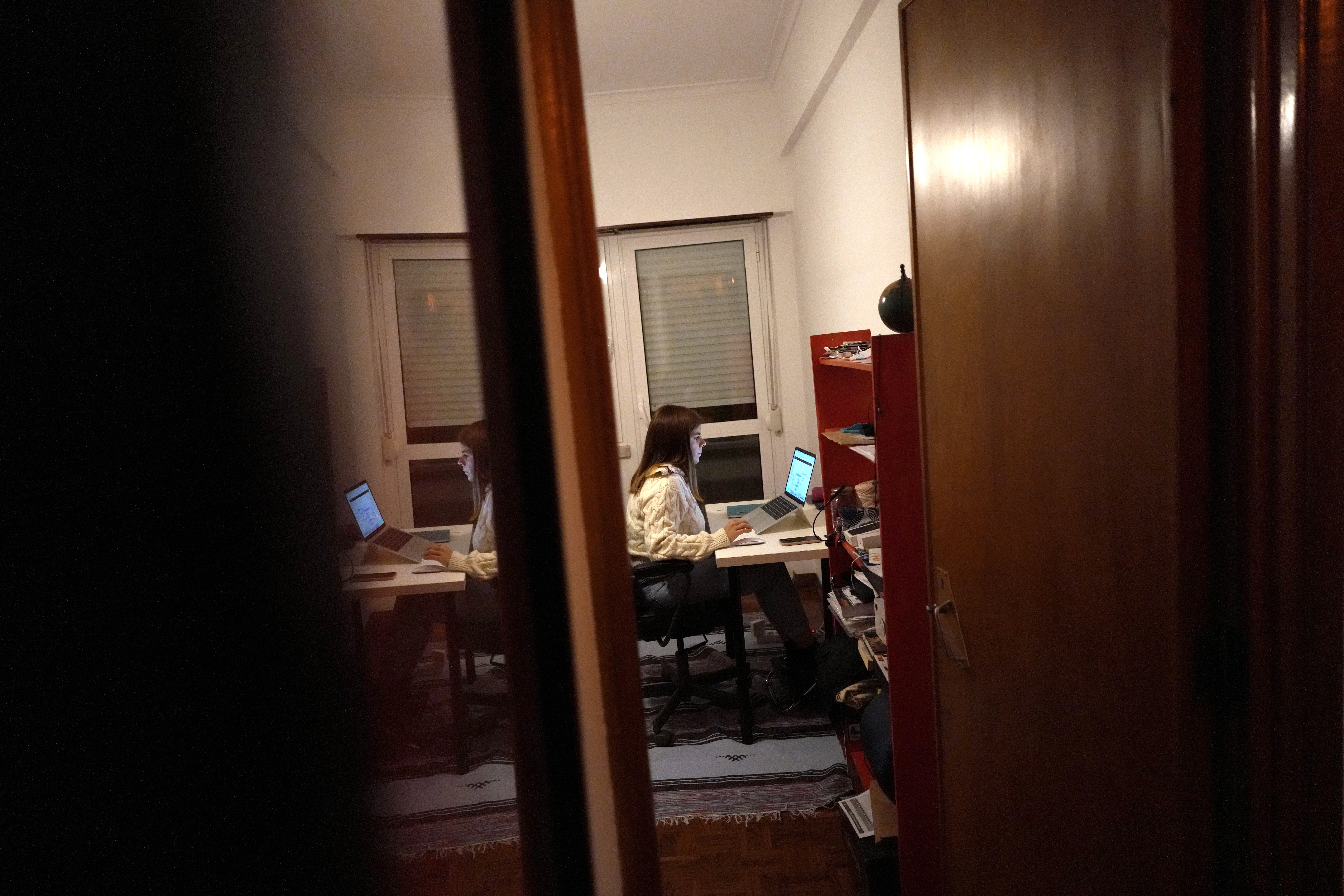 Workers' paradise? Portugal's new teleworking law takes flak - Vimarsana News