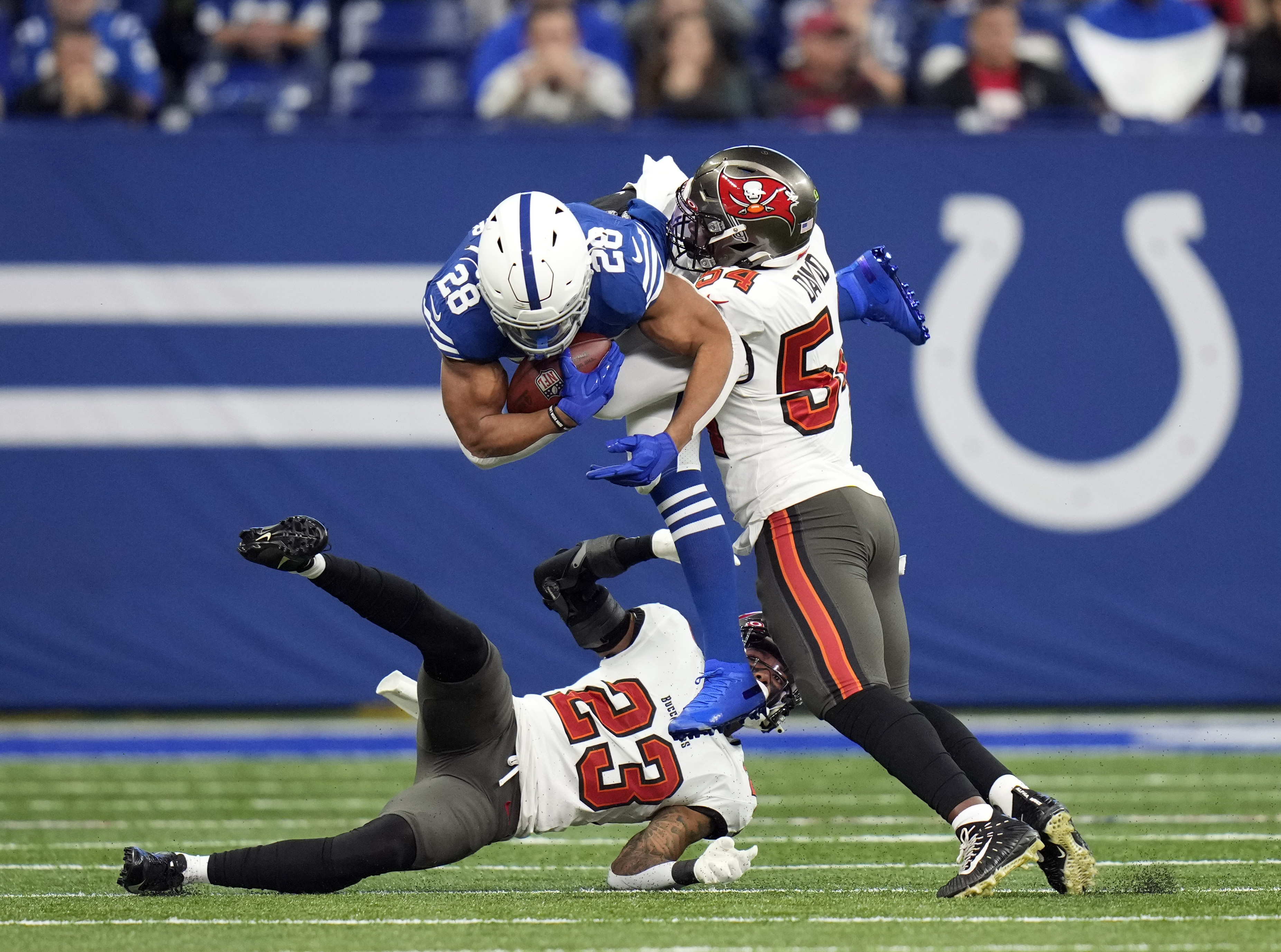 Fournette scores 4 TDs; Brady rallies Bucs past Indy, 38-31 - Vimarsana News