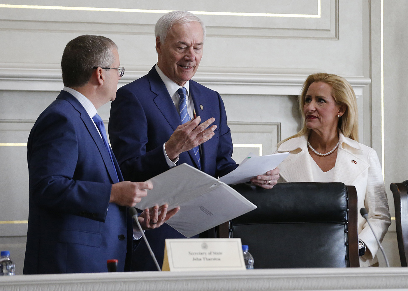 Federal judge hears arguments over request for top Arkansas officials to testify in redistricting suit - Vimarsana News