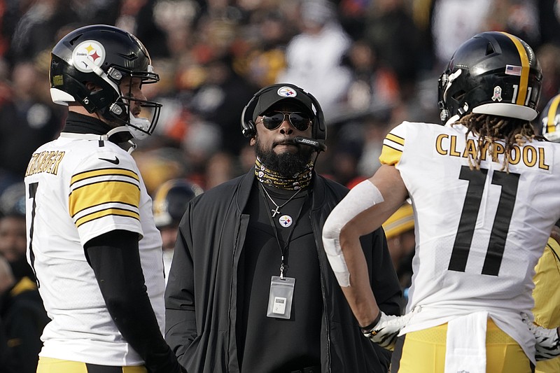 Pittsburgh Steelers head coach Mike Tomlin, center, looks at a