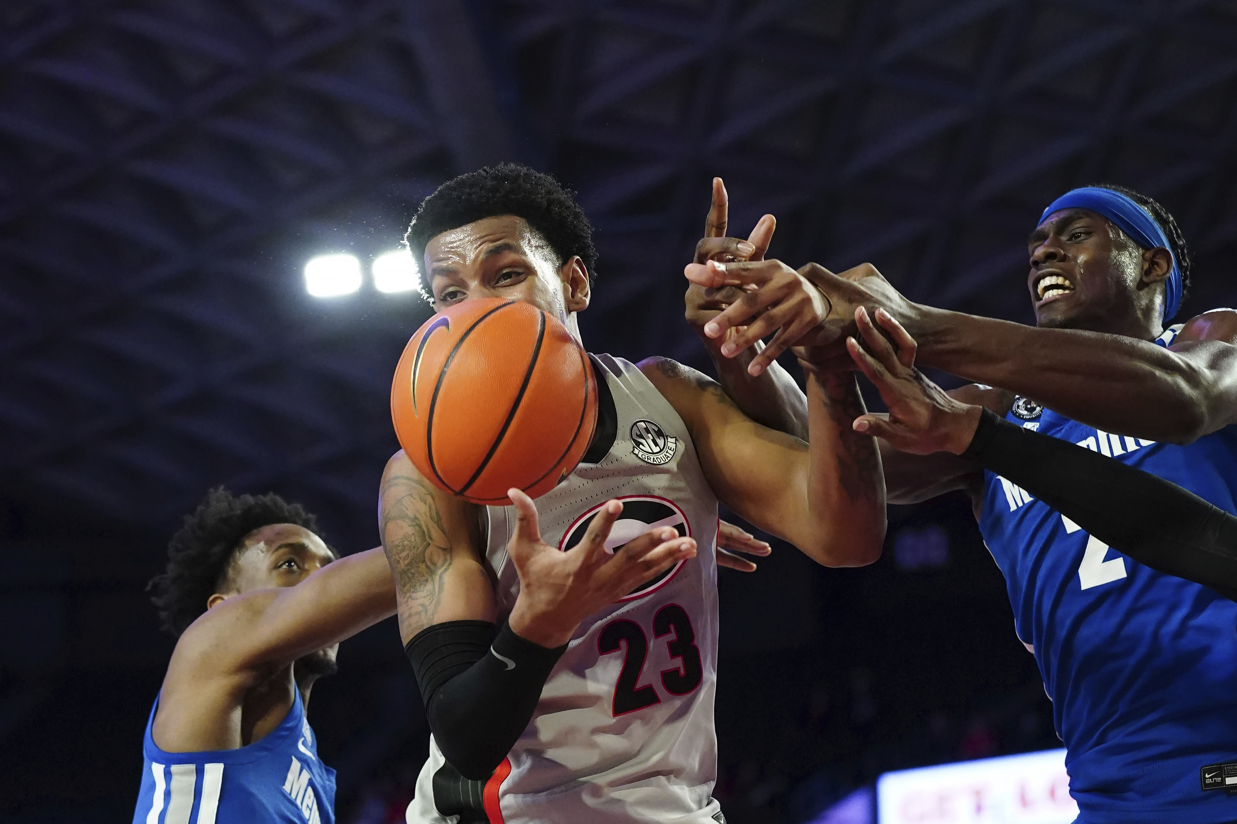 Georgia halts skid, upsets Memphis - Vimarsana News