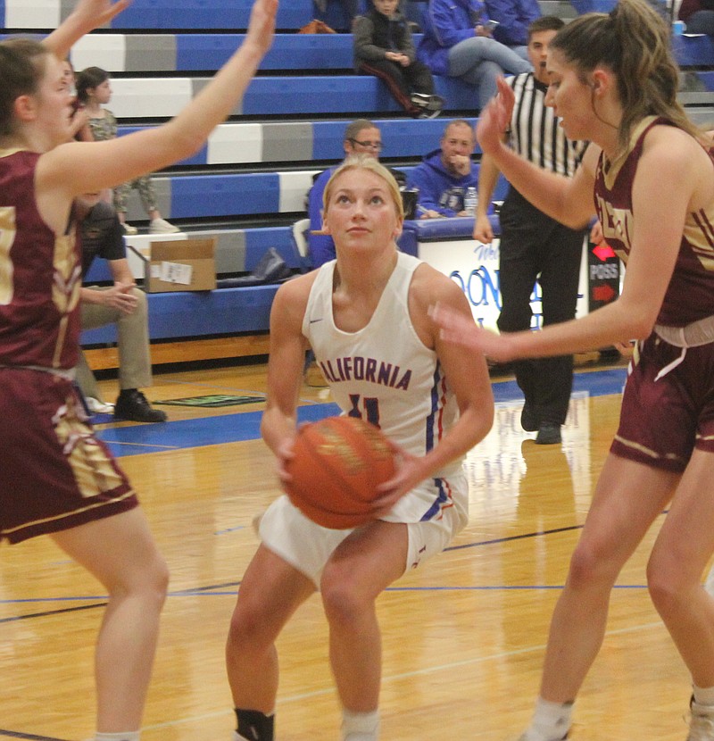 Democrat photo/Evan Holmes
Senior guard Bailey Lage gets to the rim through the Eldon defense for a lay-up. Lage scored the first seven Lady Pintos points and finished with 12 points. With the win, the Lady Pintos took home the consolation trophy in the Tri-County Conference Tournament.