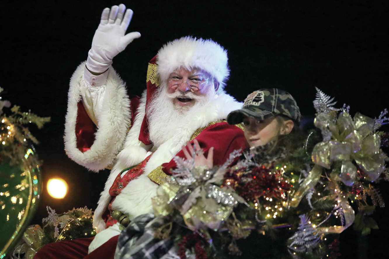 Texarkana Christmas Parade dazzles crowd, lifts spirits - Vimarsana News