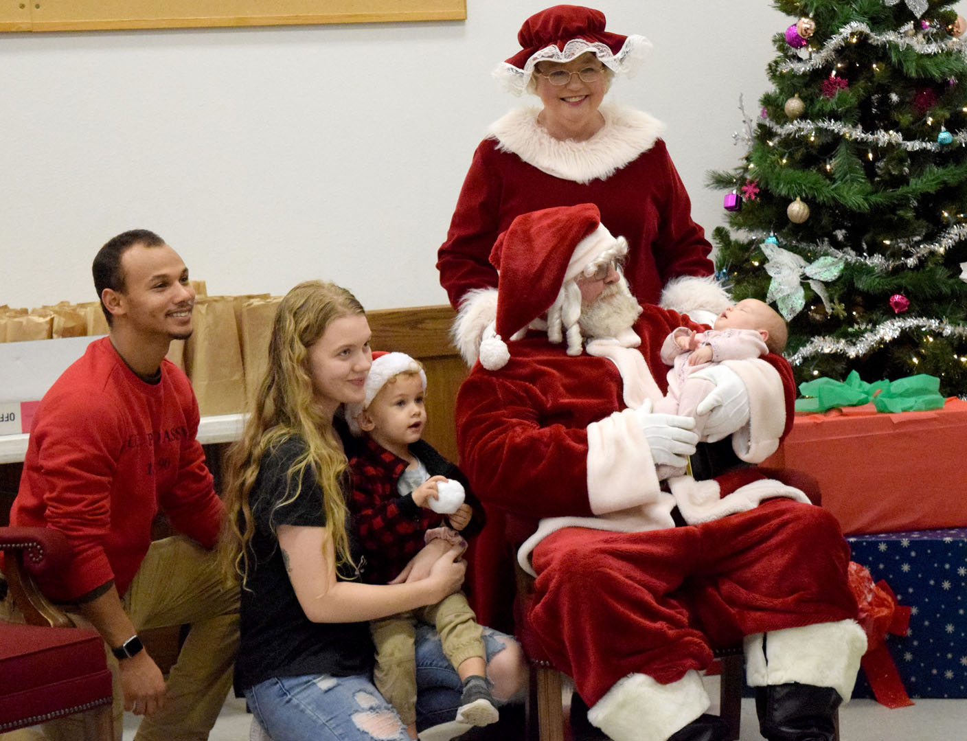 Storms fail to dampen Decatur Christmas Parade