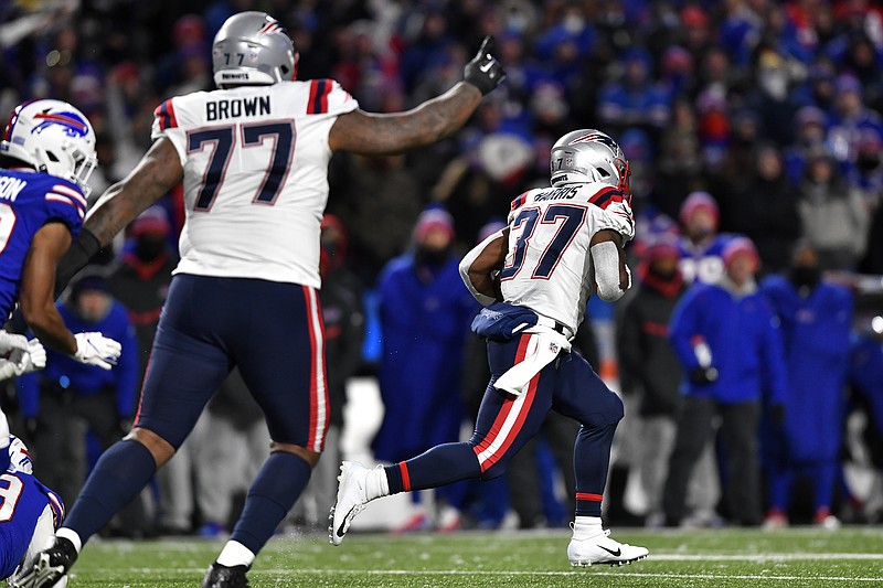 Patriots take to the run, win in blustery conditions