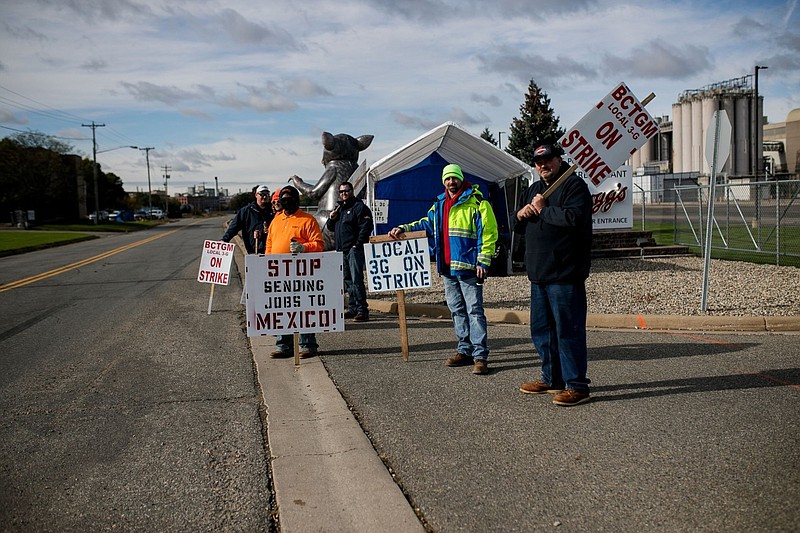 Demonstrators hold signs during a union workers strike outside the Kellogg plant in Battle Creek, Michigan, U.S., on Friday, Oct. 22, 2021. MUST CREDIT: Bloomberg photo by Jenifer Veloso