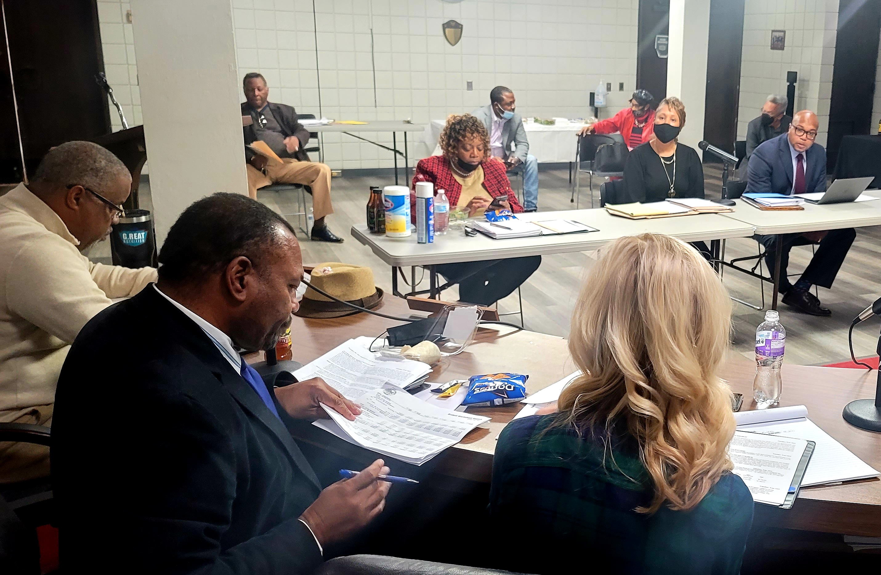 Planning panel passes budget with 1 caveat