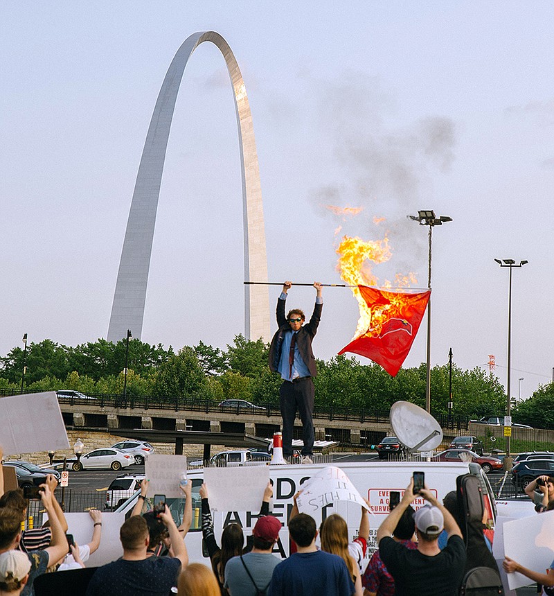 birds-aren-t-real-group-fights-lunacy-with-lunacy-the-arkansas