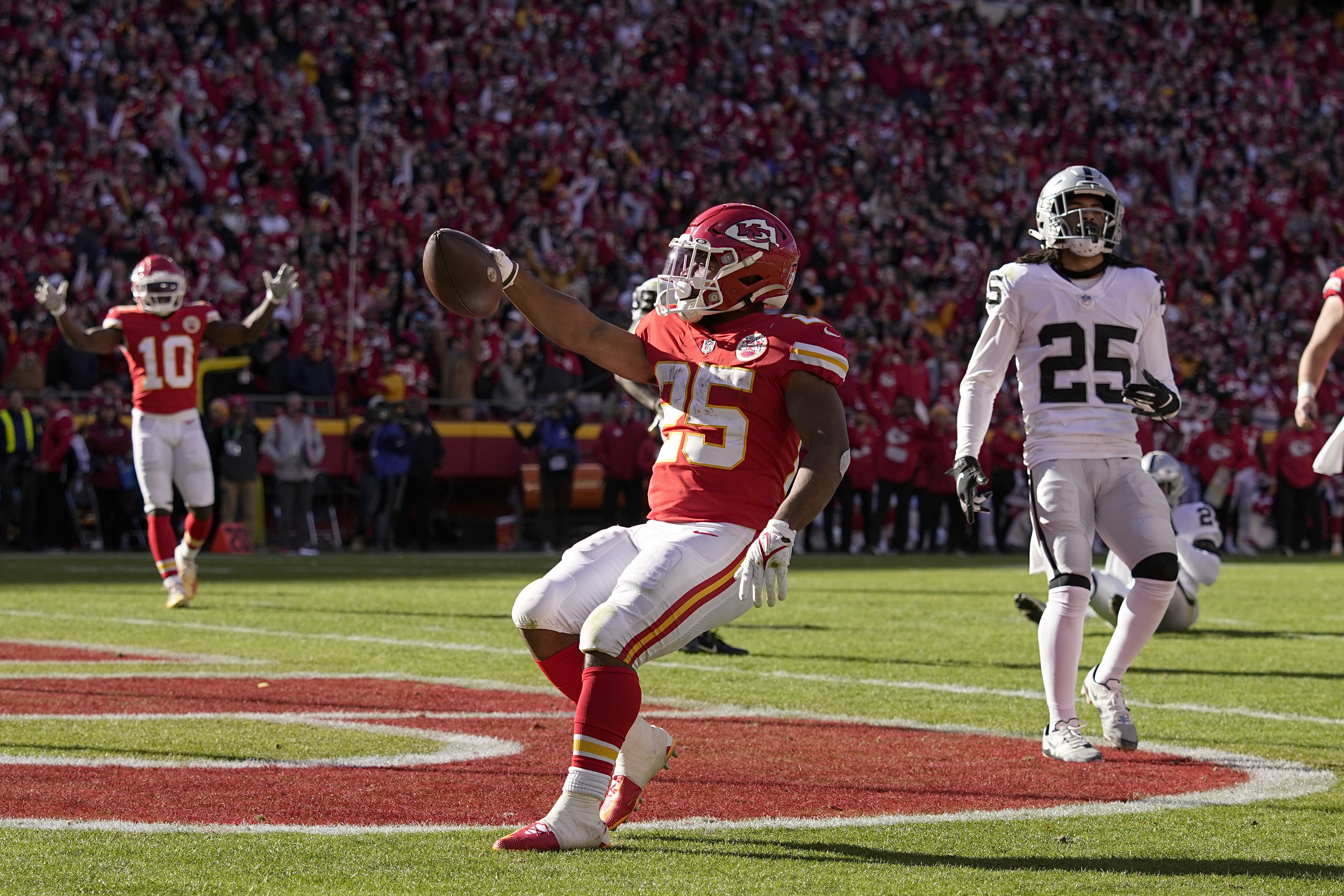 Kansas City defense dominates in rout of Vegas