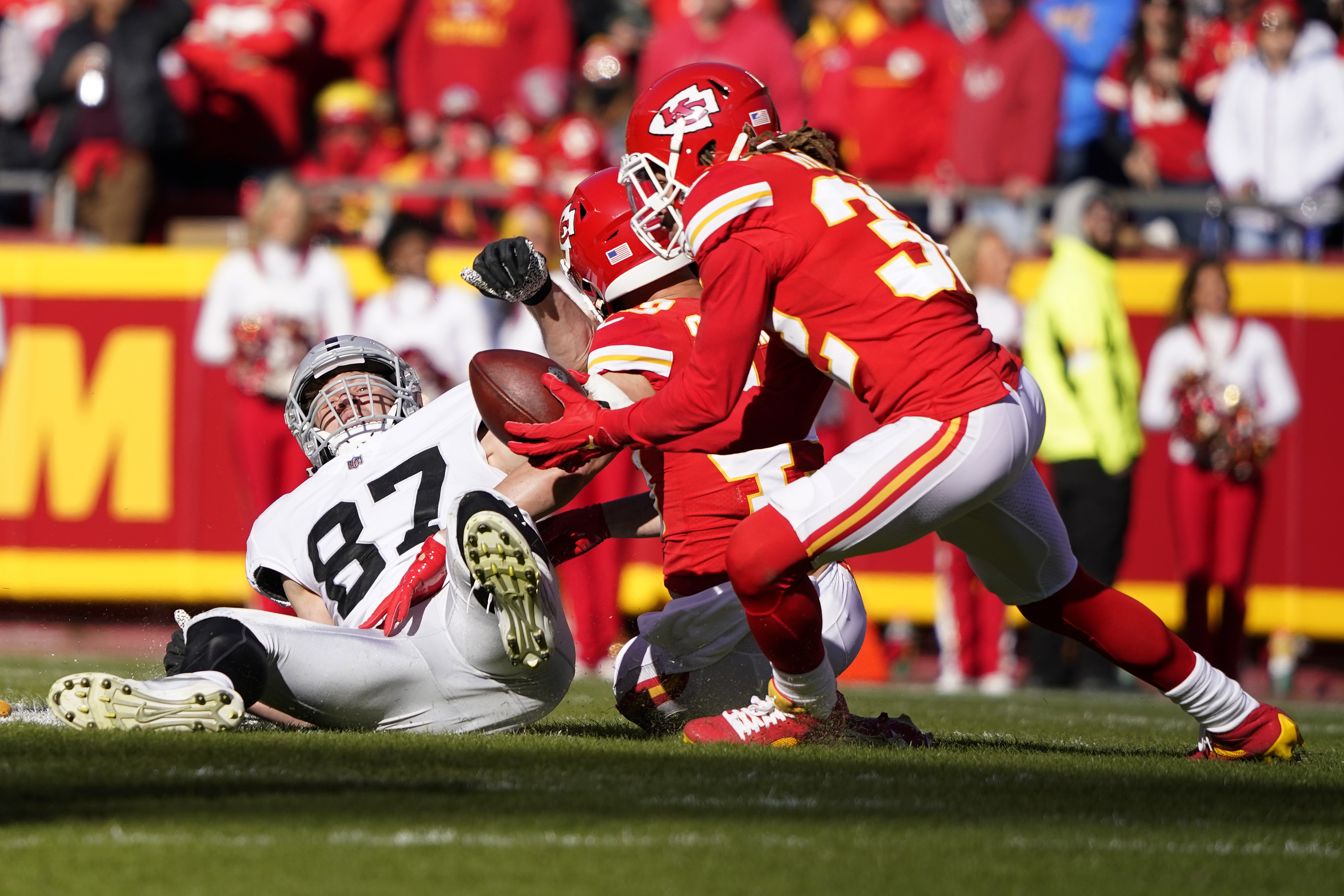 Kansas City defense dominates in rout of Vegas