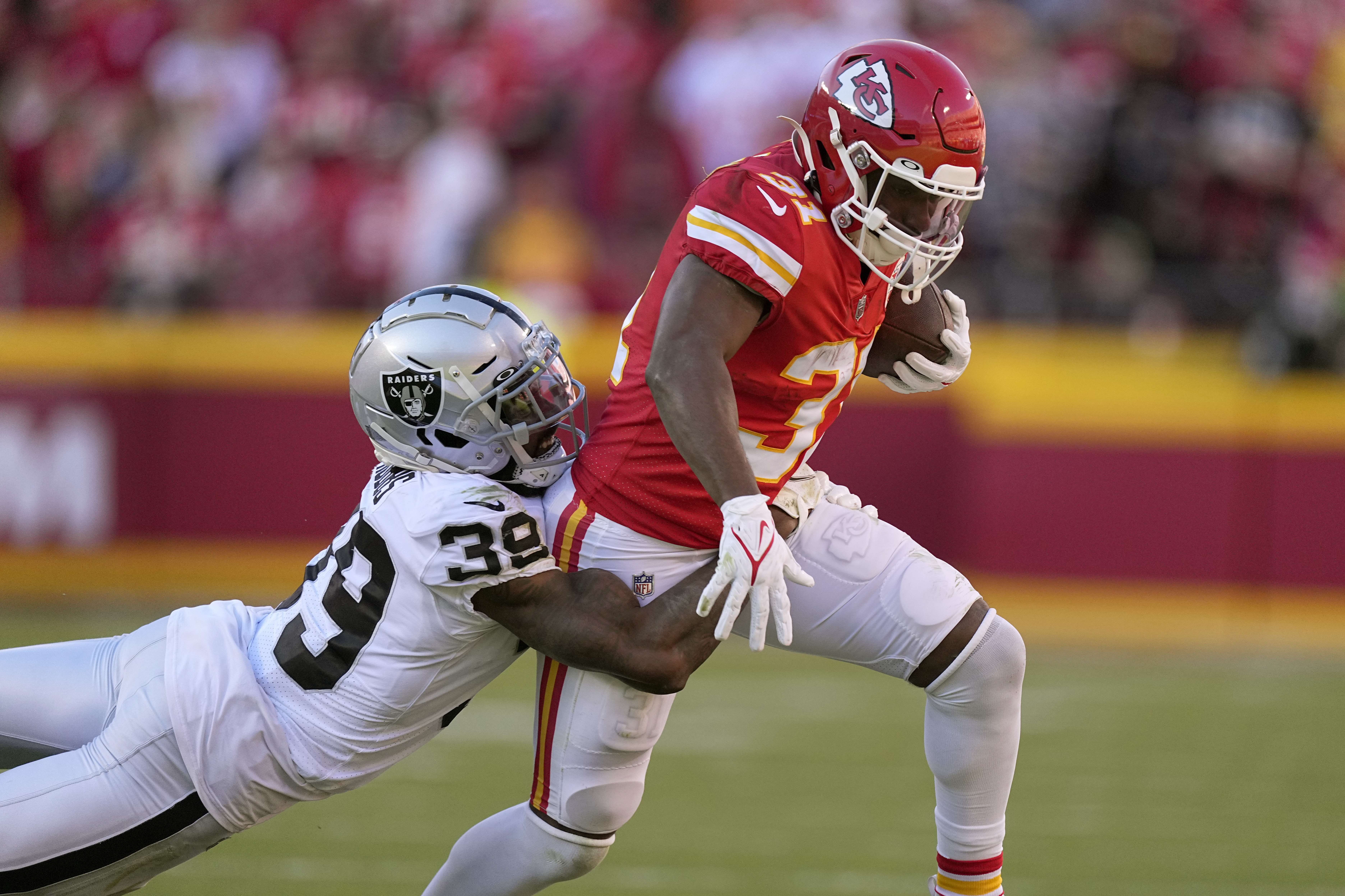 Kansas City defense dominates in rout of Vegas