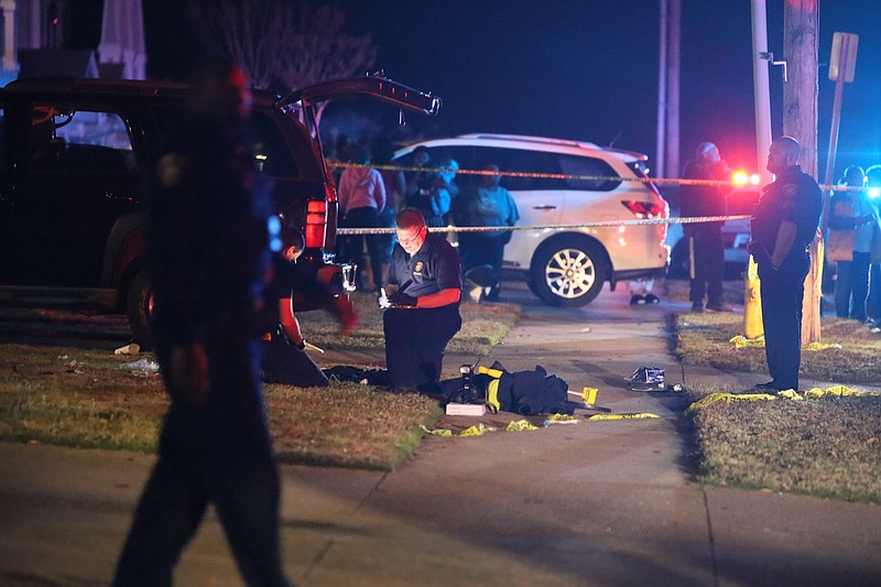 Police respond to a shooting at an apartment complex Dec. 13, 2021, in Texarkana, Texas. (Staff photo by Danielle Dupree)