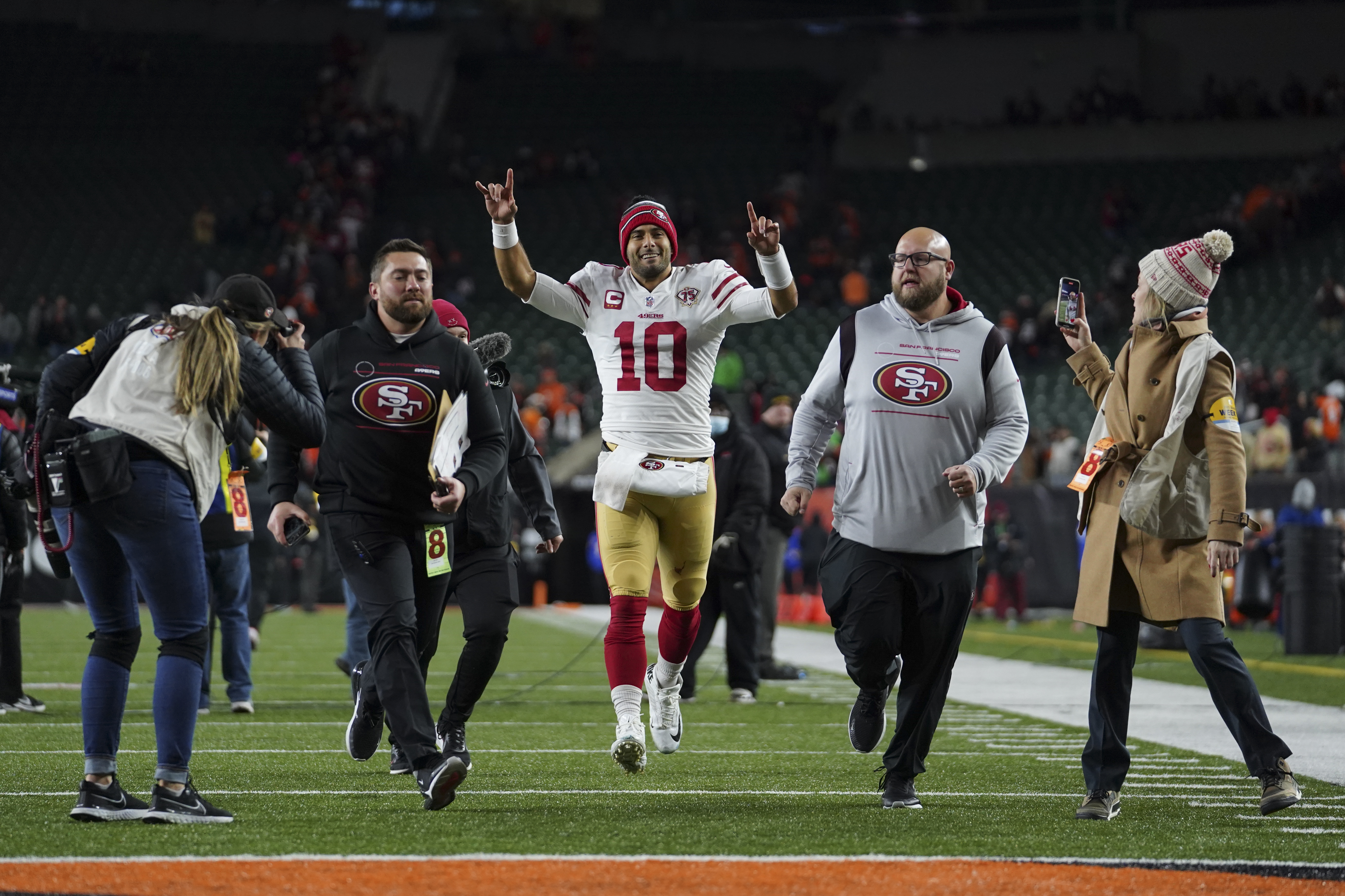 49ers deliver late to avoid another collapse