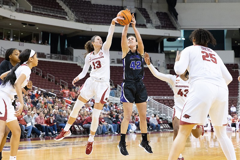 WholeHogSports - Arkansas women's basketball team completes sweep