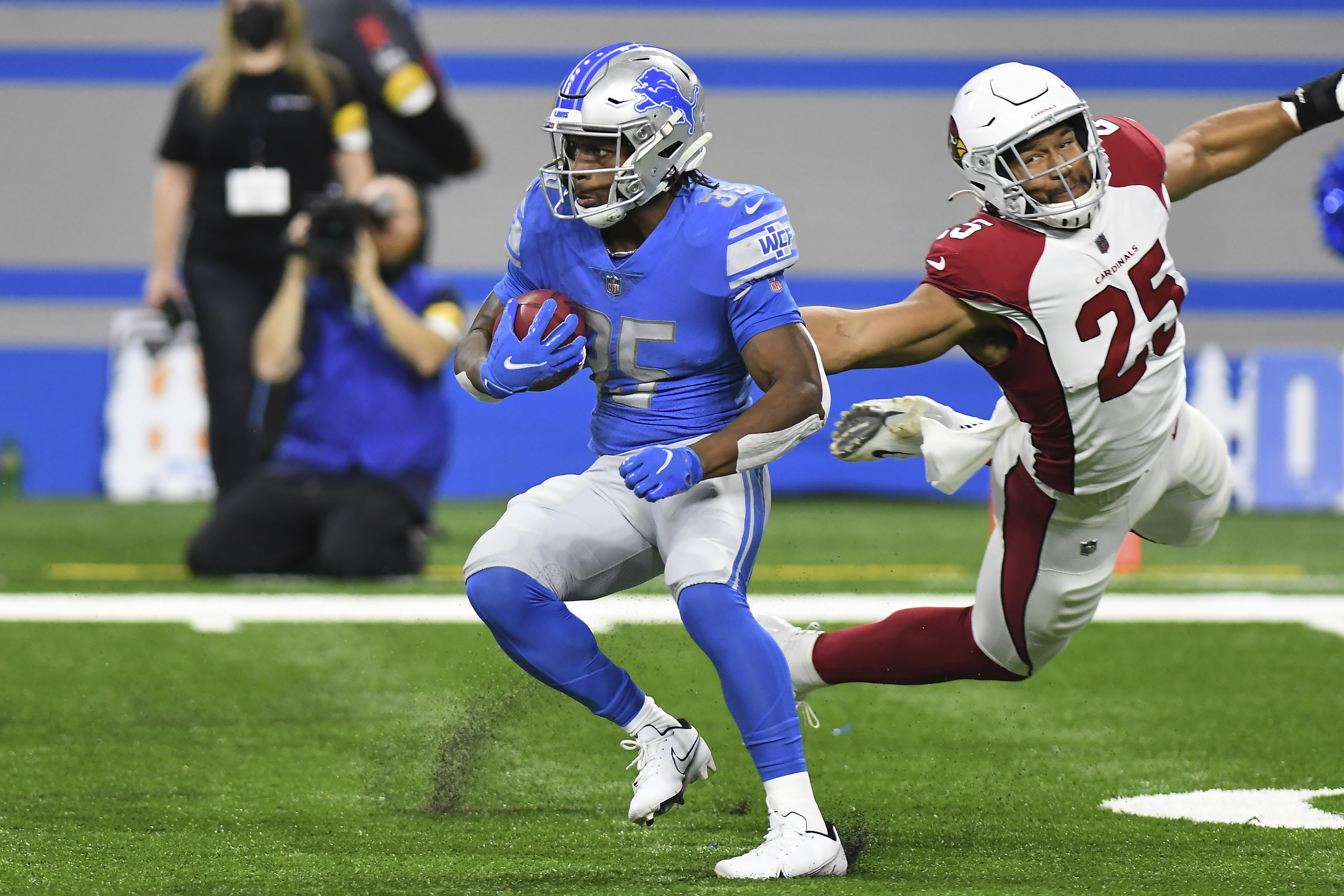 Cards can't clinch, fall to lowly Lions