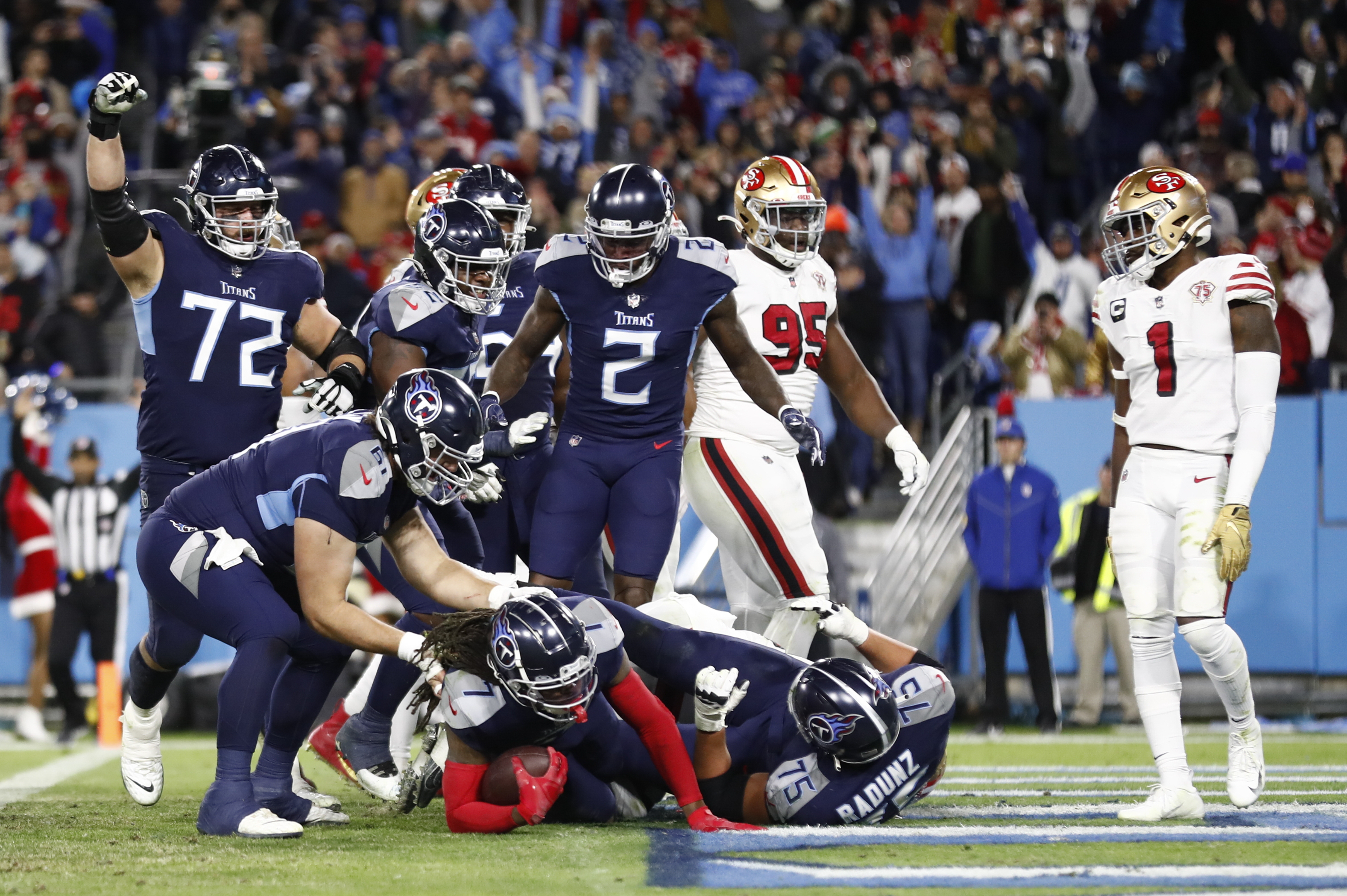 Tennessee Titans kicker Randy Bullock's 44-yard FG gives Titans