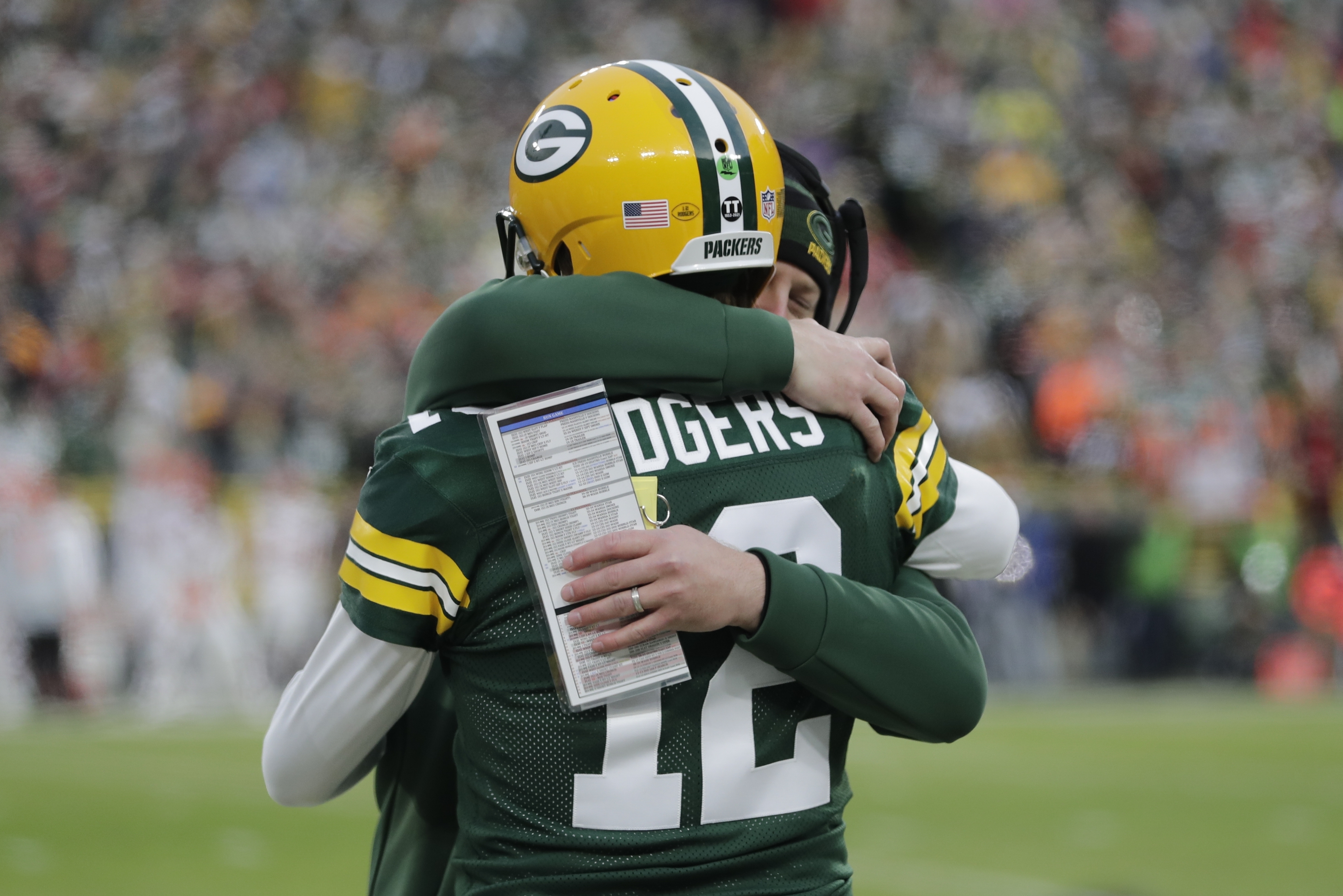 Rodgers sets Packers' TD pass record in win over Browns