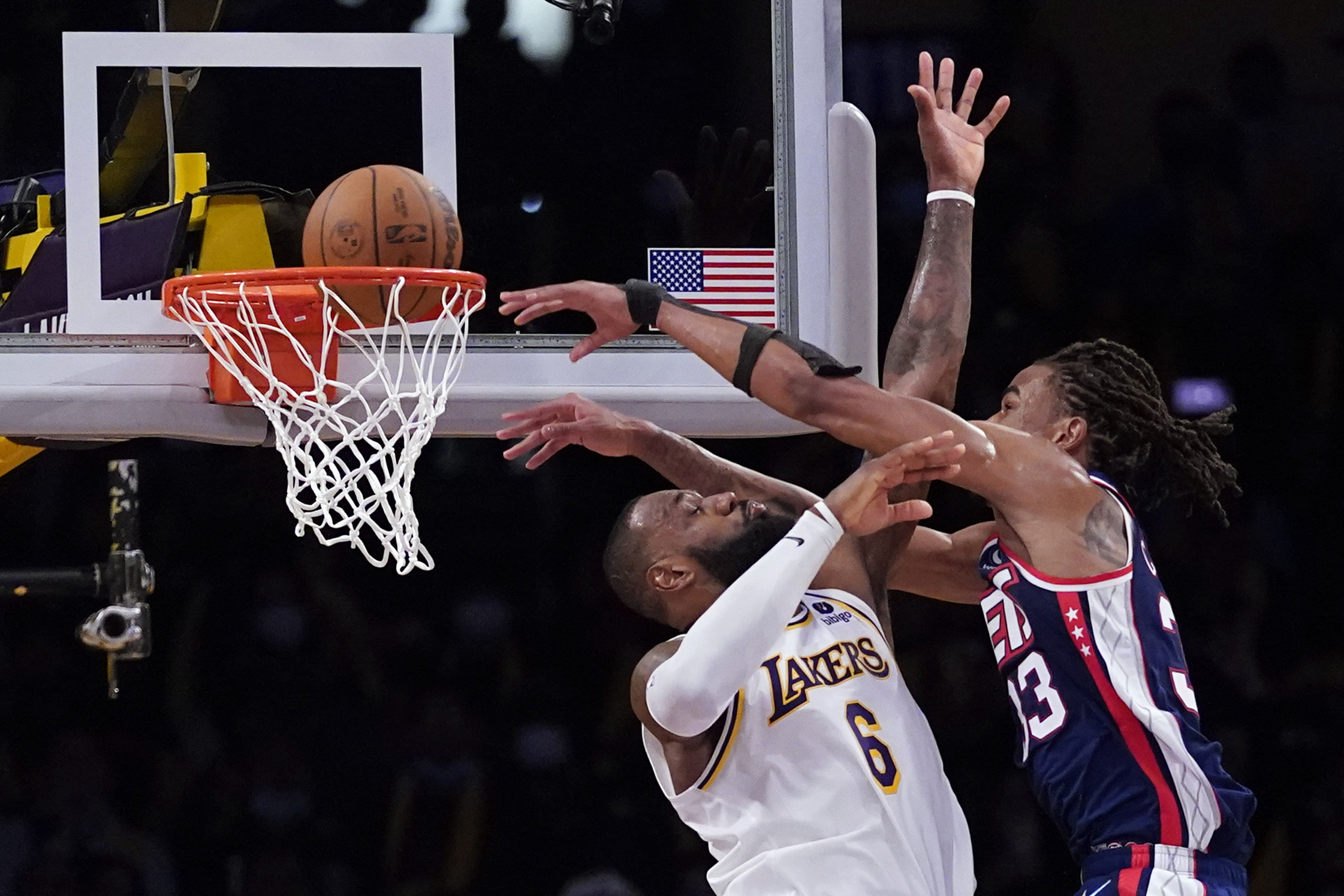 Claxton oops over James late, Nets hold off Lakers 122-115 - Vimarsana News