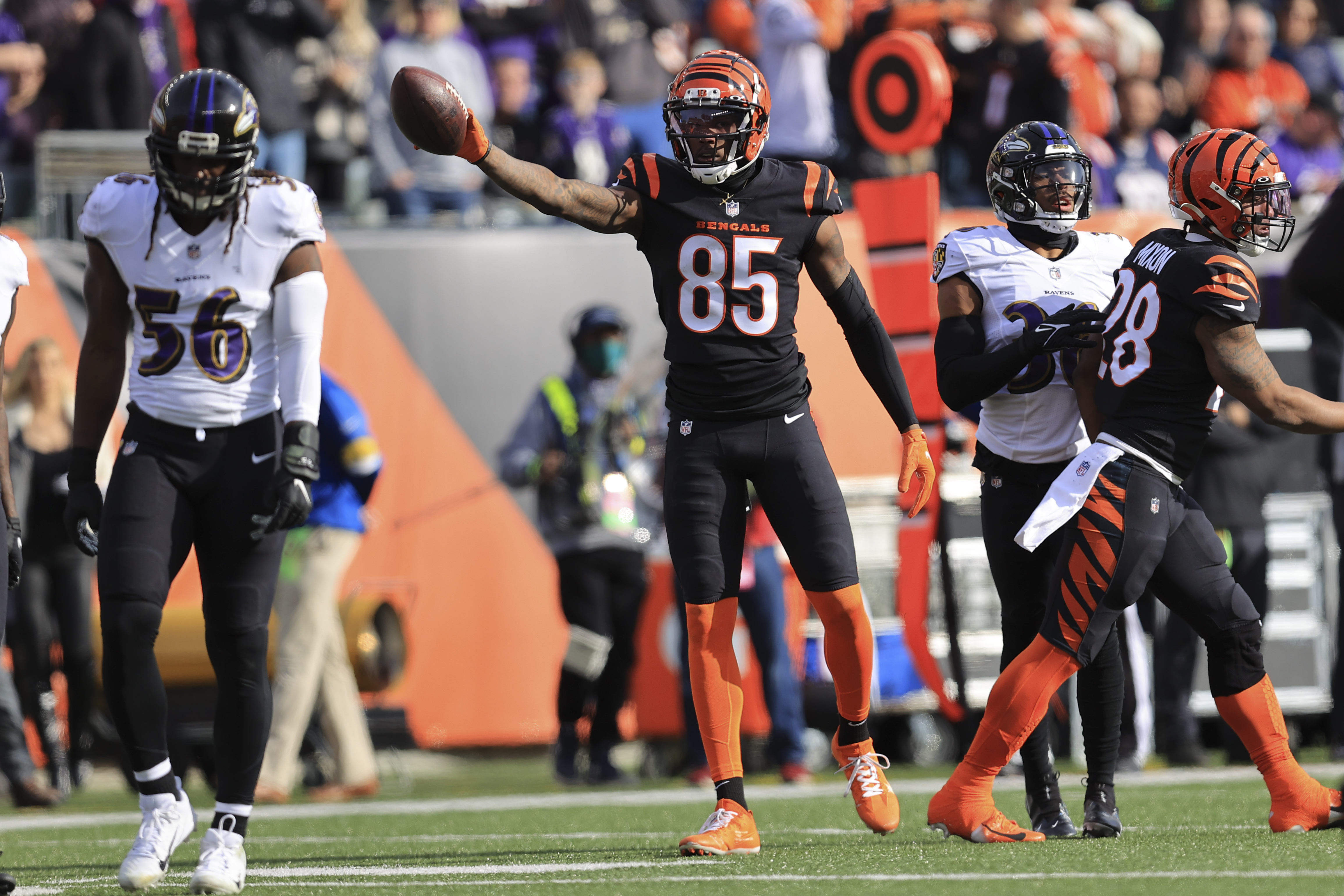 Burrow's 525 yards, 4 TDs catapult Bengals