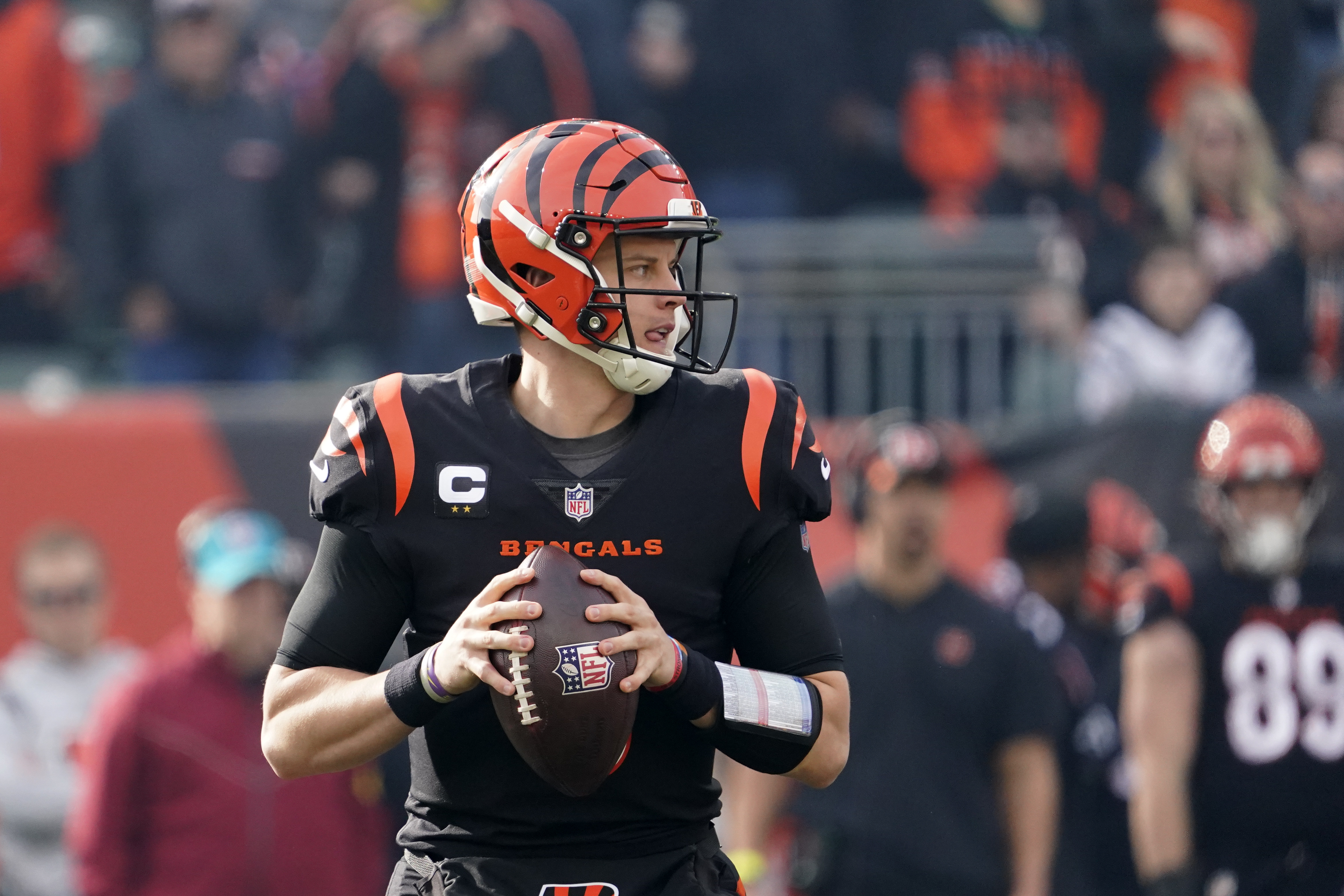 Burrow's 525 yards, 4 TDs catapult Bengals