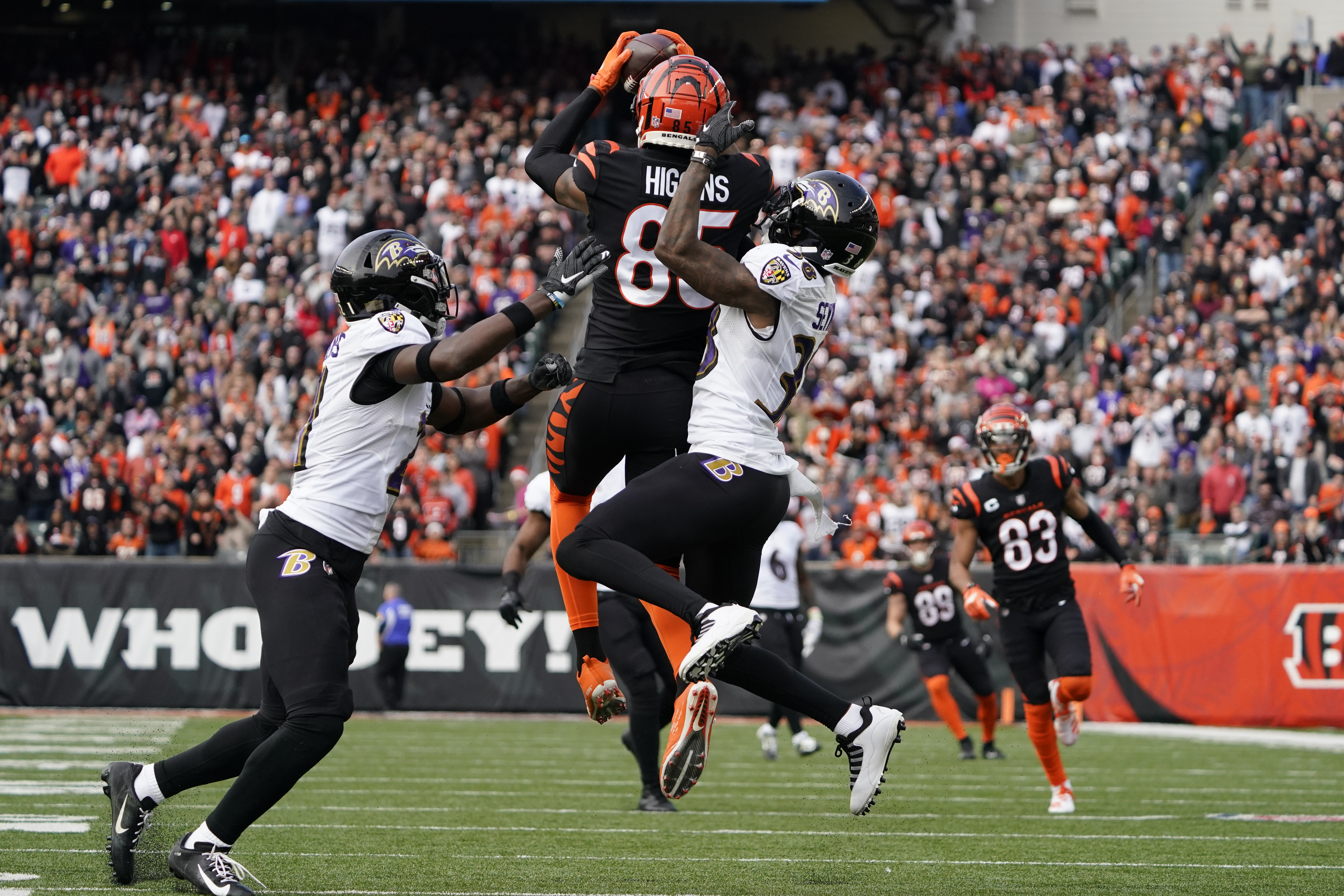 Burrow's 525 yards, 4 TDs catapult Bengals