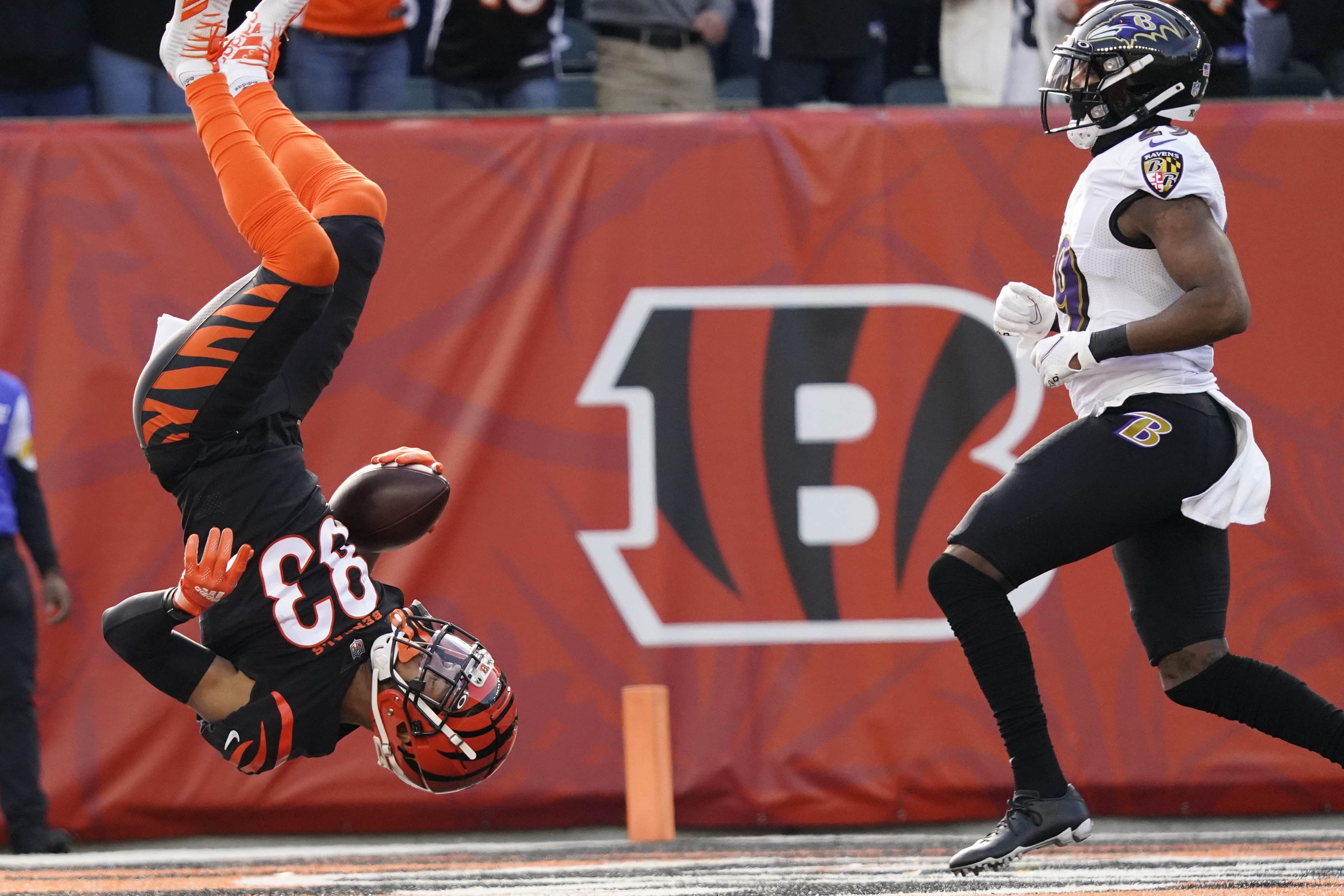 Burrow's 525 yards, 4 TDs catapult Bengals