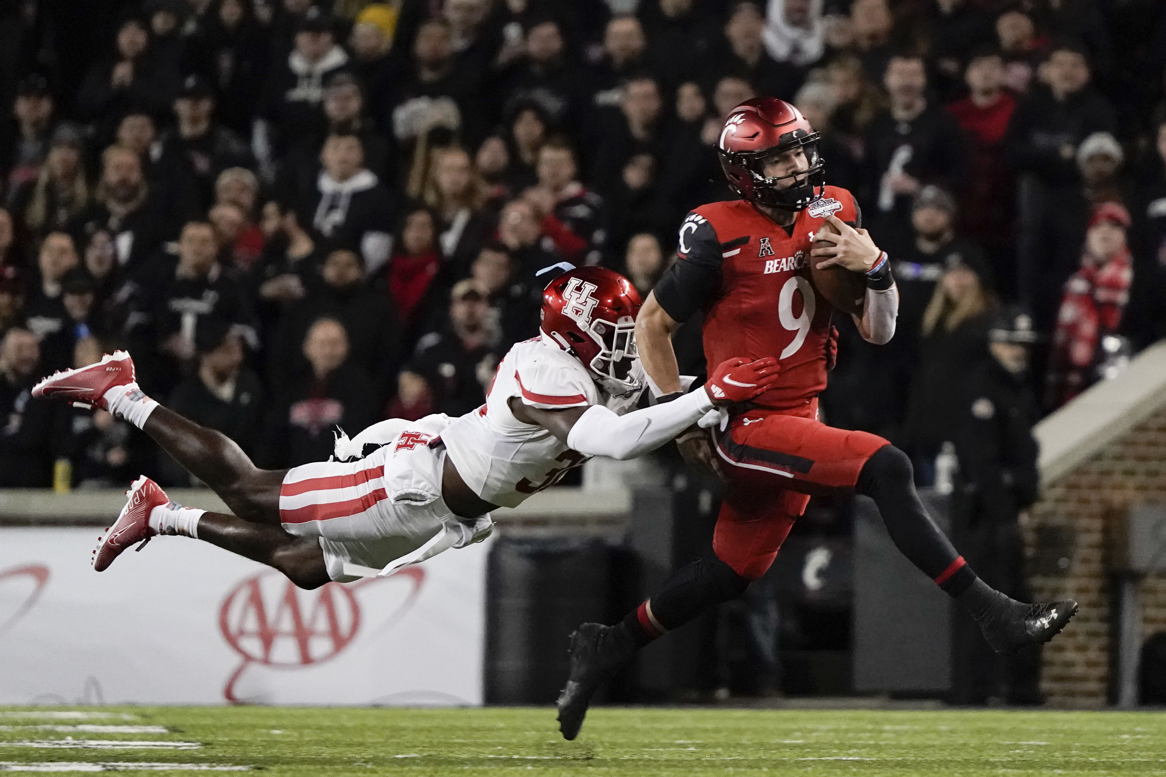 No. 21 Houston meets slumping Auburn in Birmingham Bowl - Vimarsana News