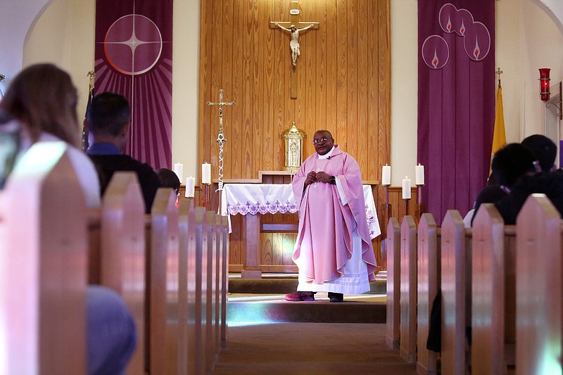 African recruits ease priest shortage | Northwest Arkansas 