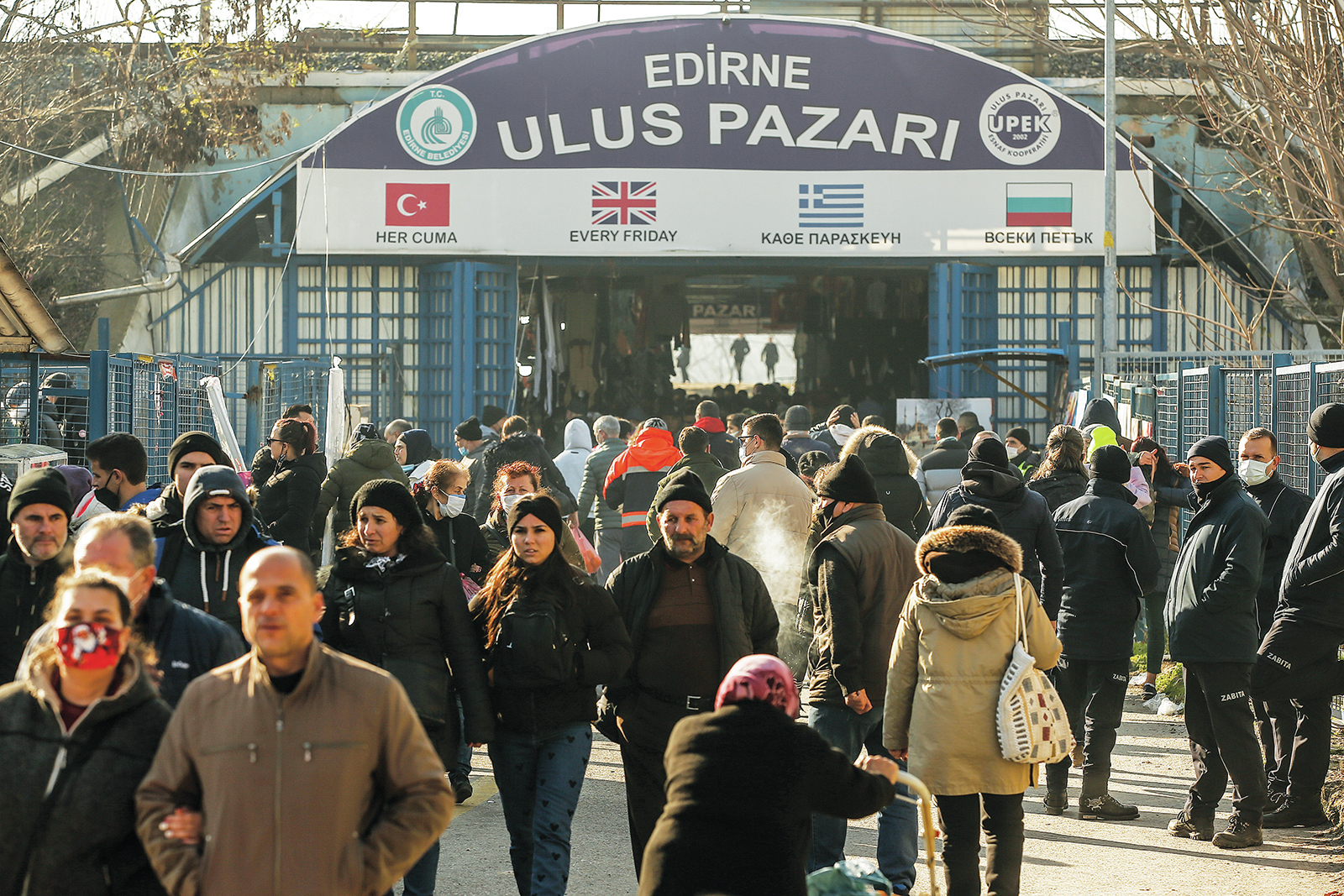 Bulgarian shoppers find bargains in Turkey as lira struggles - Vimarsana News
